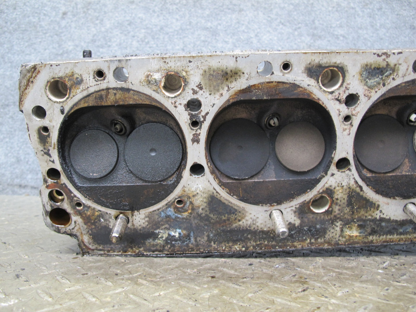 86-91 Mercedes W126 C126 5.6L M117 117.968 Engine Right Cylinder Head OEM
