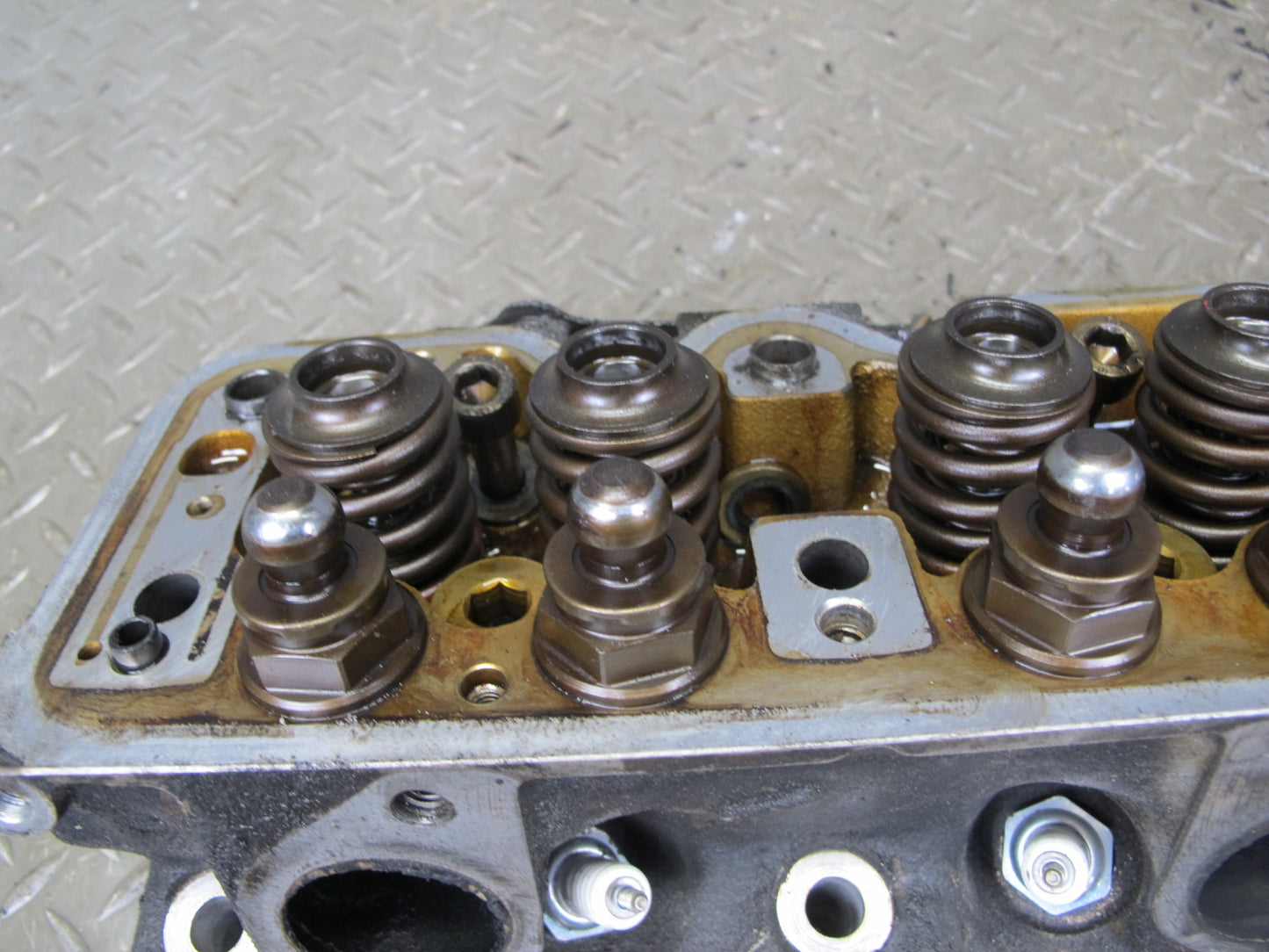 86-91 Mercedes W126 C126 5.6L M117 117.968 Engine Right Cylinder Head OEM