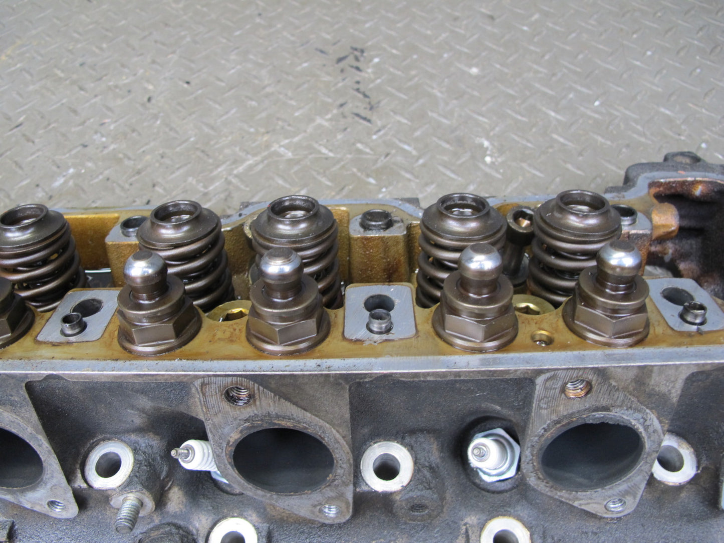 86-91 Mercedes W126 C126 5.6L M117 117.968 Engine Right Cylinder Head OEM