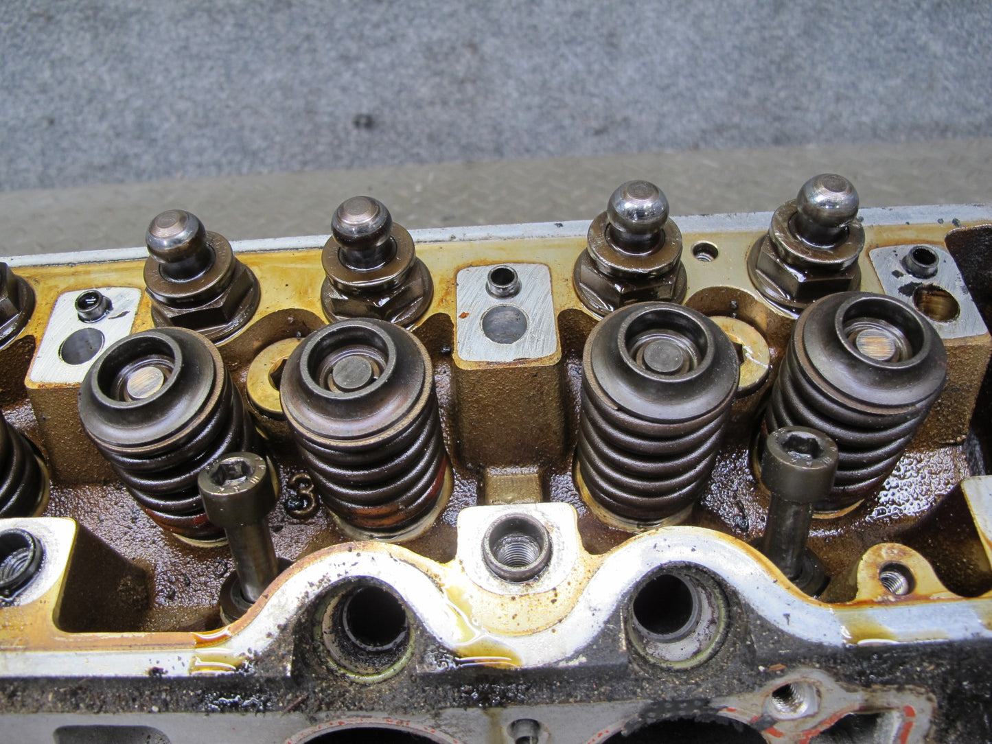86-91 Mercedes W126 C126 5.6L M117 117.968 Engine Left Cylinder Head OEM