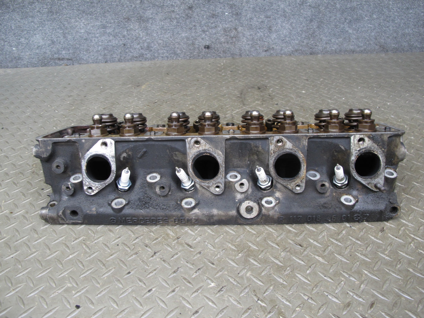 86-91 Mercedes W126 C126 5.6L M117 117.968 Engine Left Cylinder Head OEM