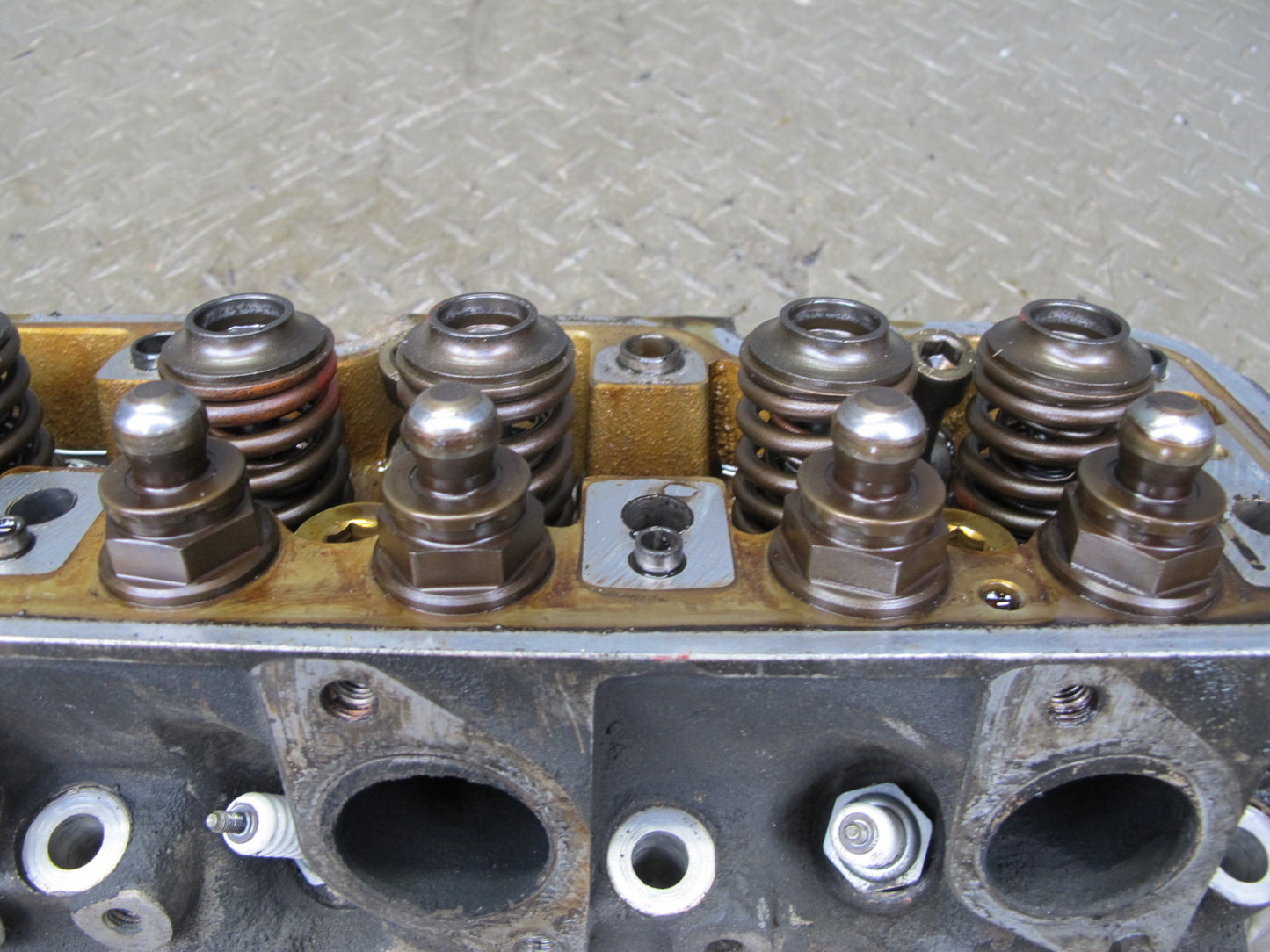 86-91 Mercedes W126 C126 5.6L M117 117.968 Engine Left Cylinder Head OEM