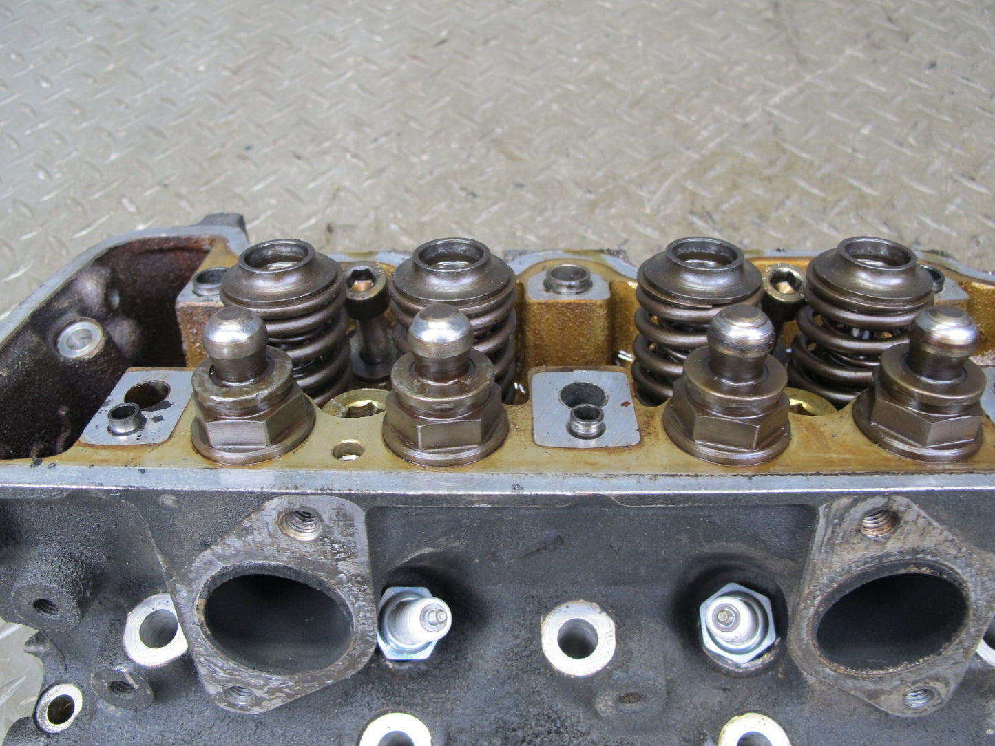 86-91 Mercedes W126 C126 5.6L M117 117.968 Engine Left Cylinder Head OEM