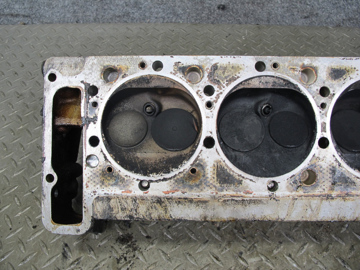 86-91 Mercedes W126 C126 5.6L M117 117.968 Engine Left Cylinder Head OEM