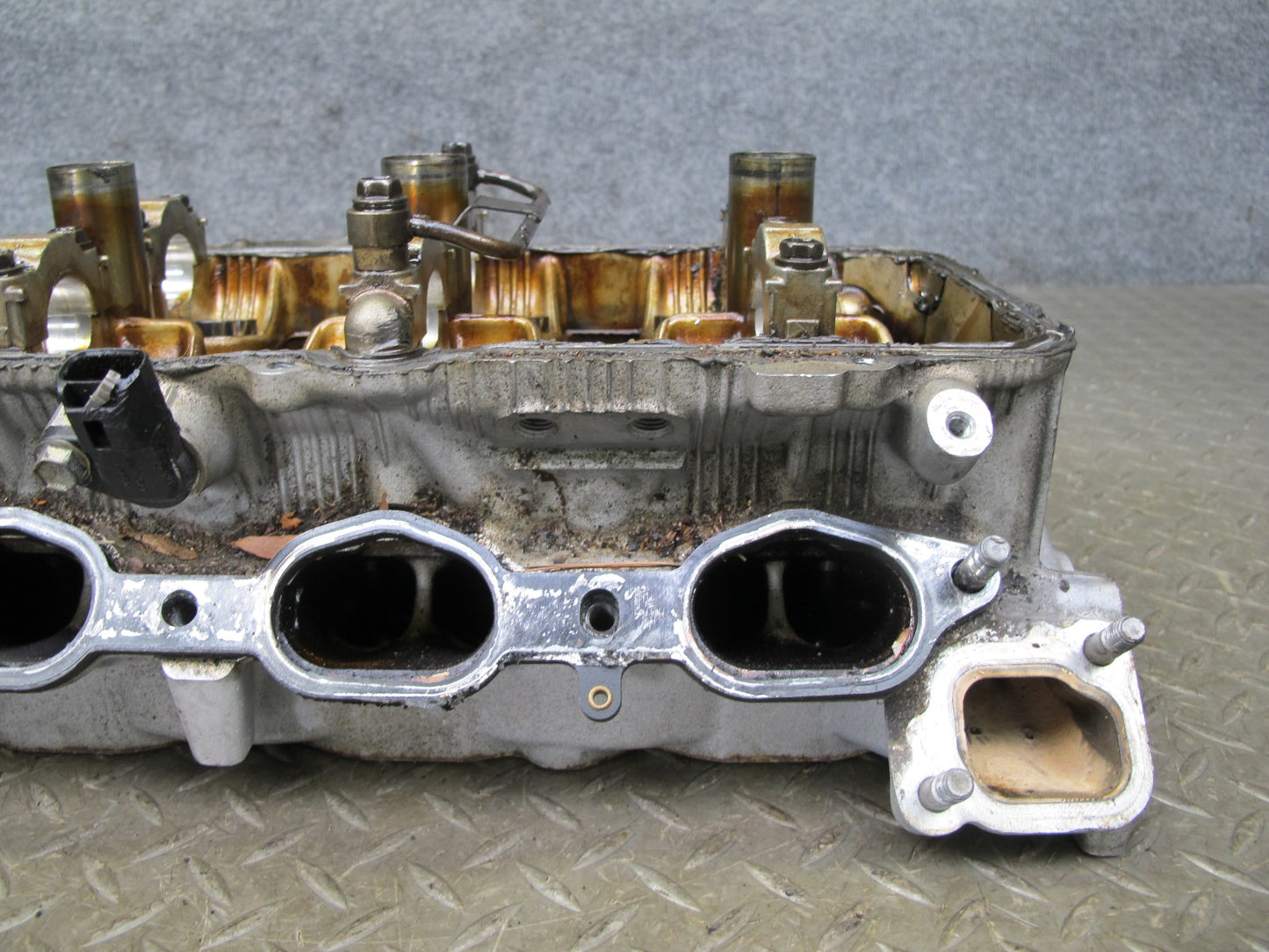 01-06 Lexus LS430 UCF30L 4.3L 3UZFE Right Engine Cylinder Head 120K Miles OEM