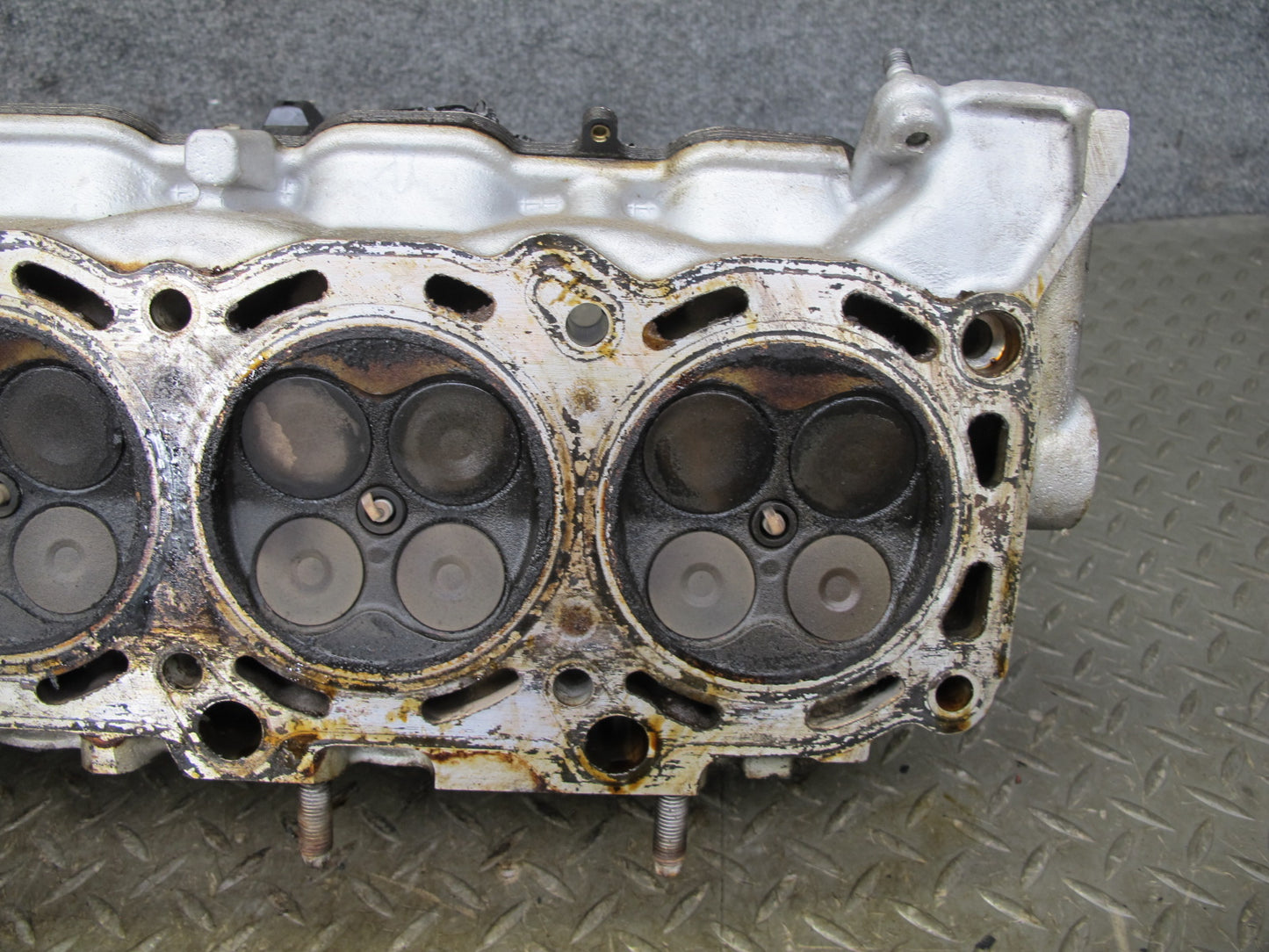 01-06 Lexus LS430 UCF30L 4.3L 3UZFE Right Engine Cylinder Head 120K Miles OEM