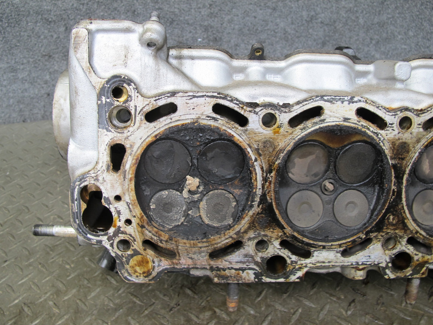 01-06 Lexus LS430 UCF30L 4.3L 3UZFE Right Engine Cylinder Head 120K Miles OEM