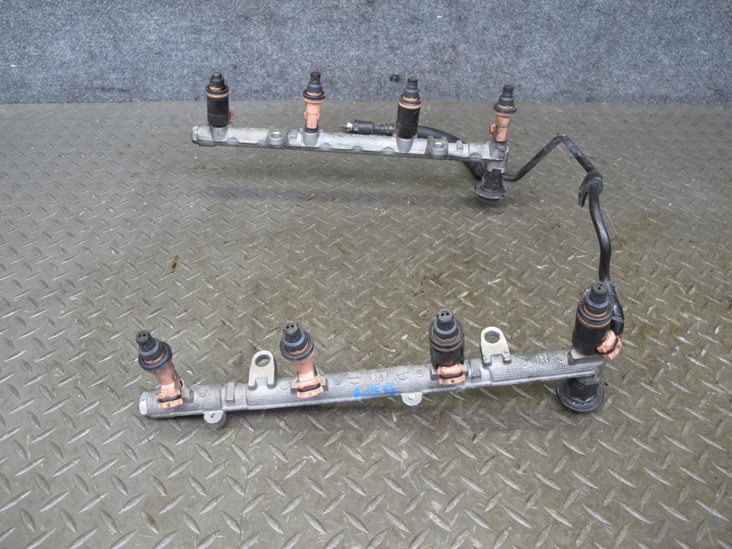 01-06 Lexus LS430 UCF30L Fuel Rail Injector Set Assembly OEM