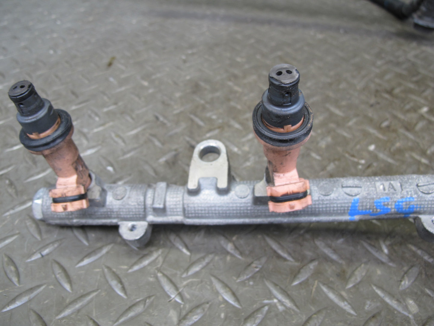 01-06 Lexus LS430 UCF30L Fuel Rail Injector Set Assembly OEM