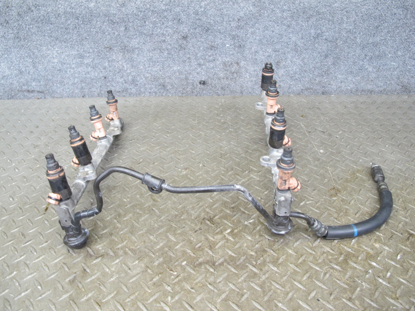 01-06 Lexus LS430 UCF30L Fuel Rail Injector Set Assembly OEM