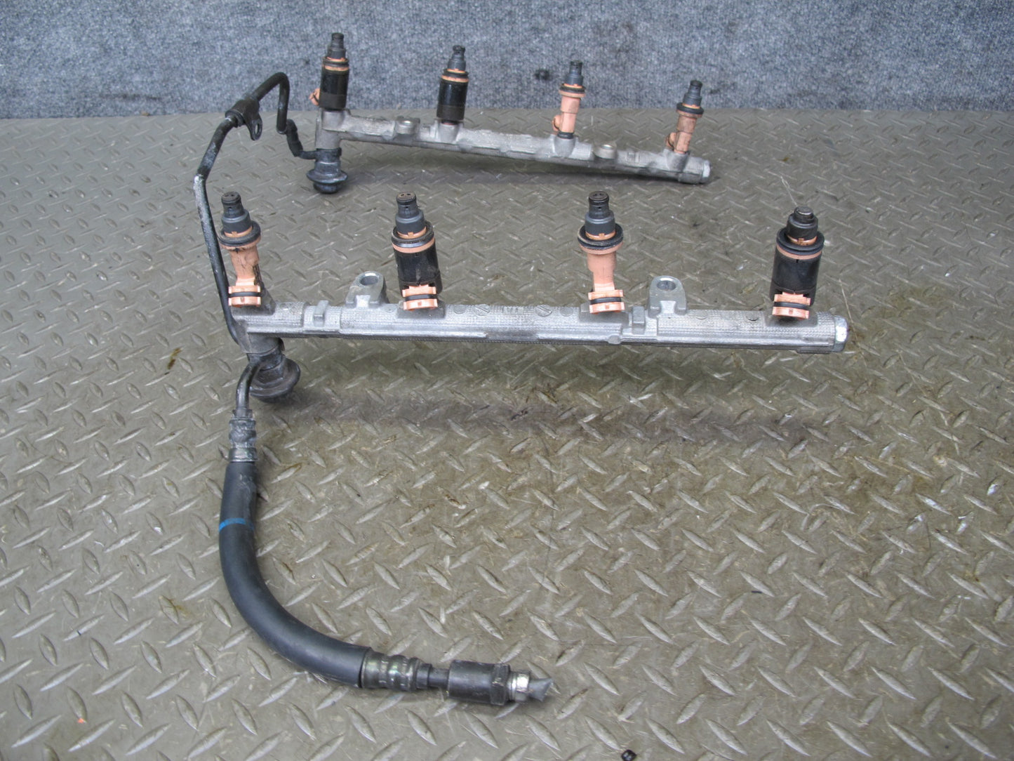 01-06 Lexus LS430 UCF30L Fuel Rail Injector Set Assembly OEM