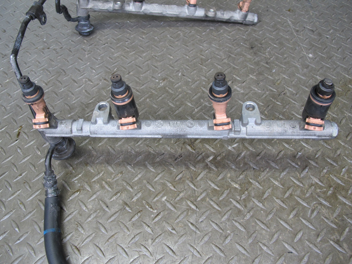 01-06 Lexus LS430 UCF30L Fuel Rail Injector Set Assembly OEM