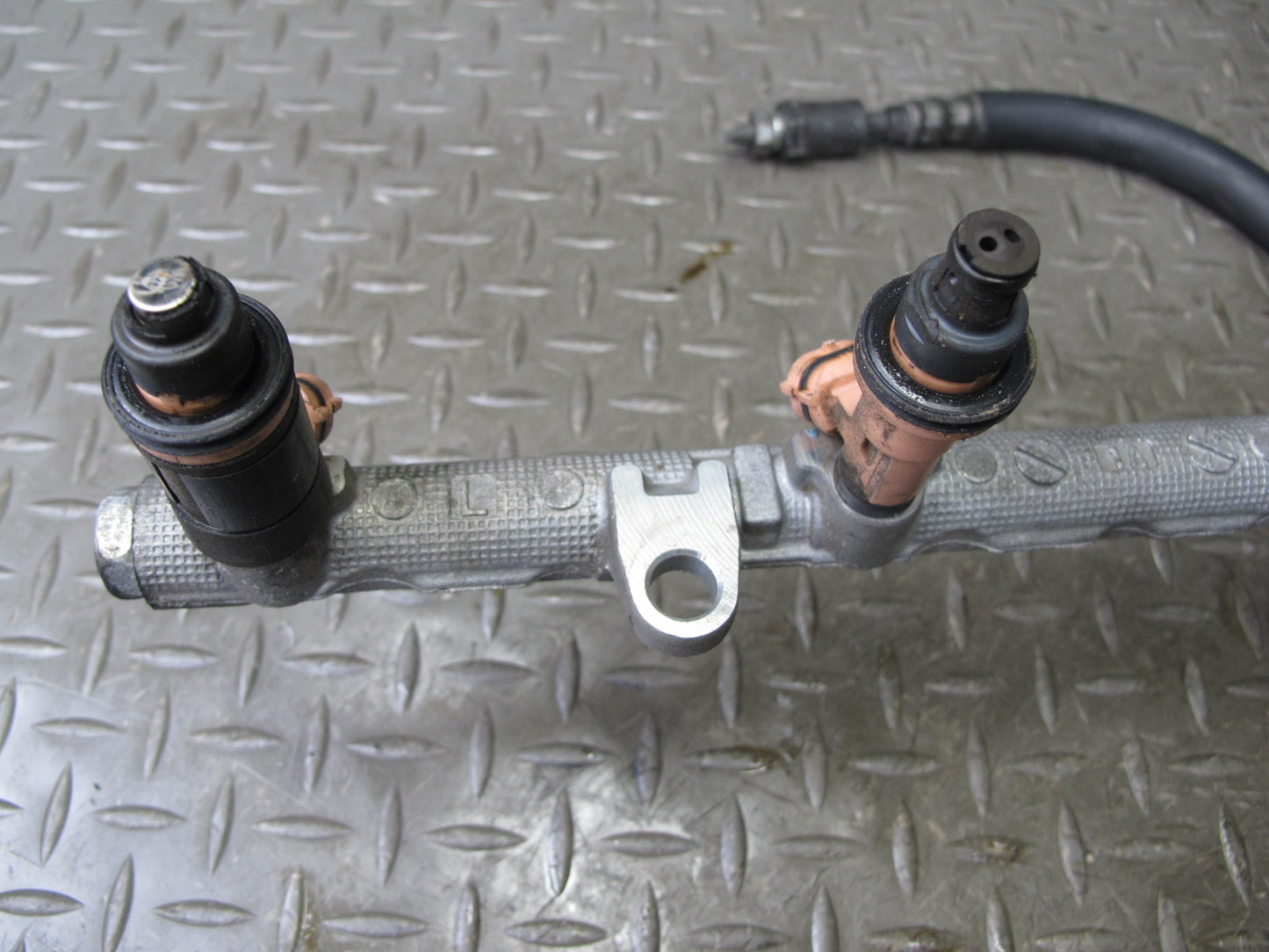 01-06 Lexus LS430 UCF30L Fuel Rail Injector Set Assembly OEM