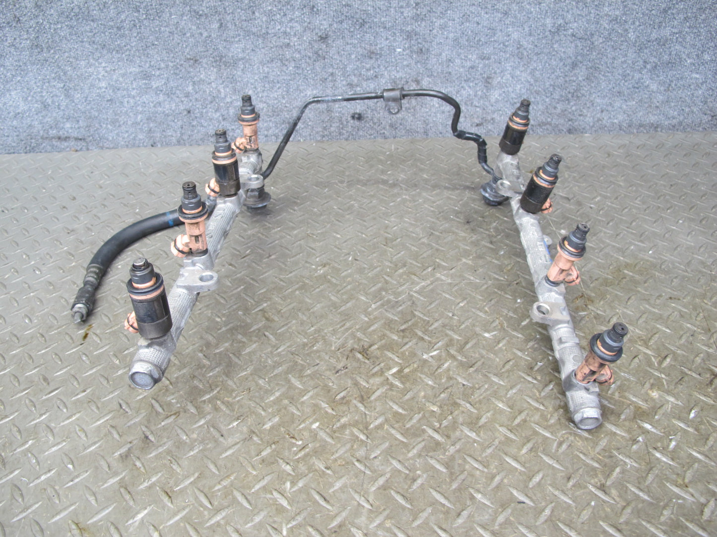 01-06 Lexus LS430 UCF30L Fuel Rail Injector Set Assembly OEM