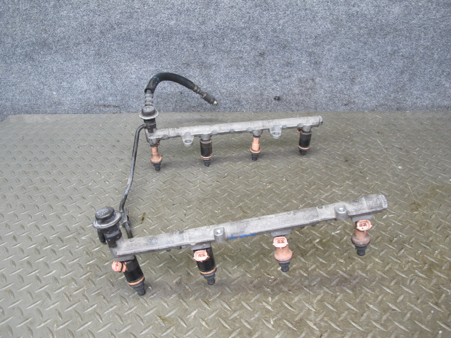 01-06 Lexus LS430 UCF30L Fuel Rail Injector Set Assembly OEM