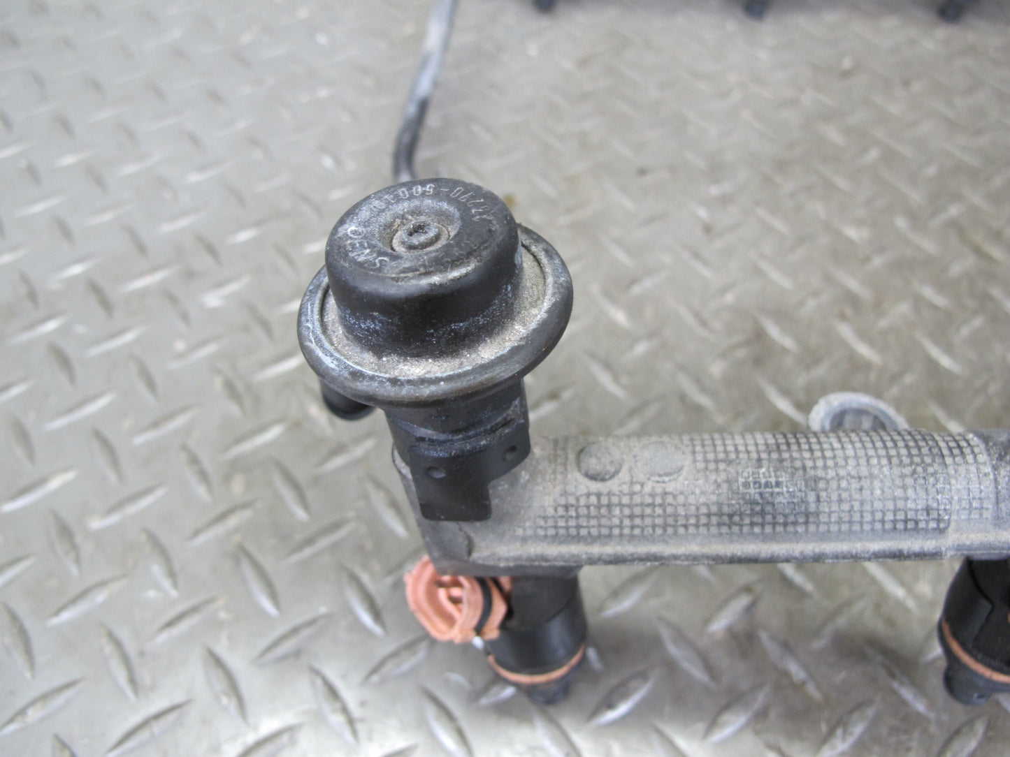 01-06 Lexus LS430 UCF30L Fuel Rail Injector Set Assembly OEM