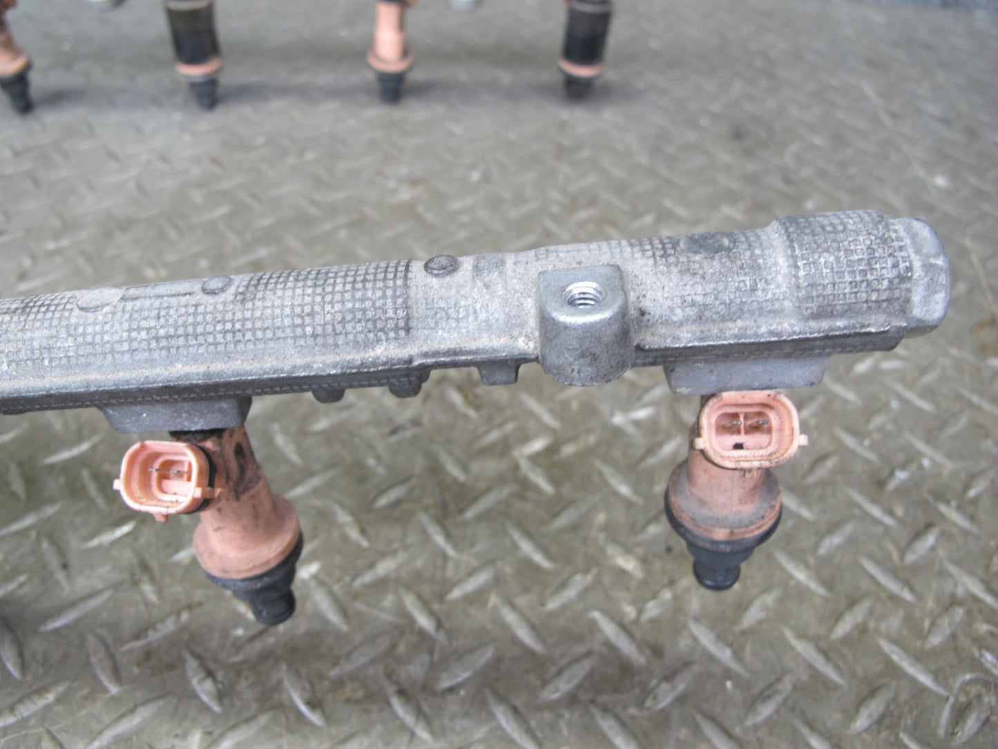 01-06 Lexus LS430 UCF30L Fuel Rail Injector Set Assembly OEM