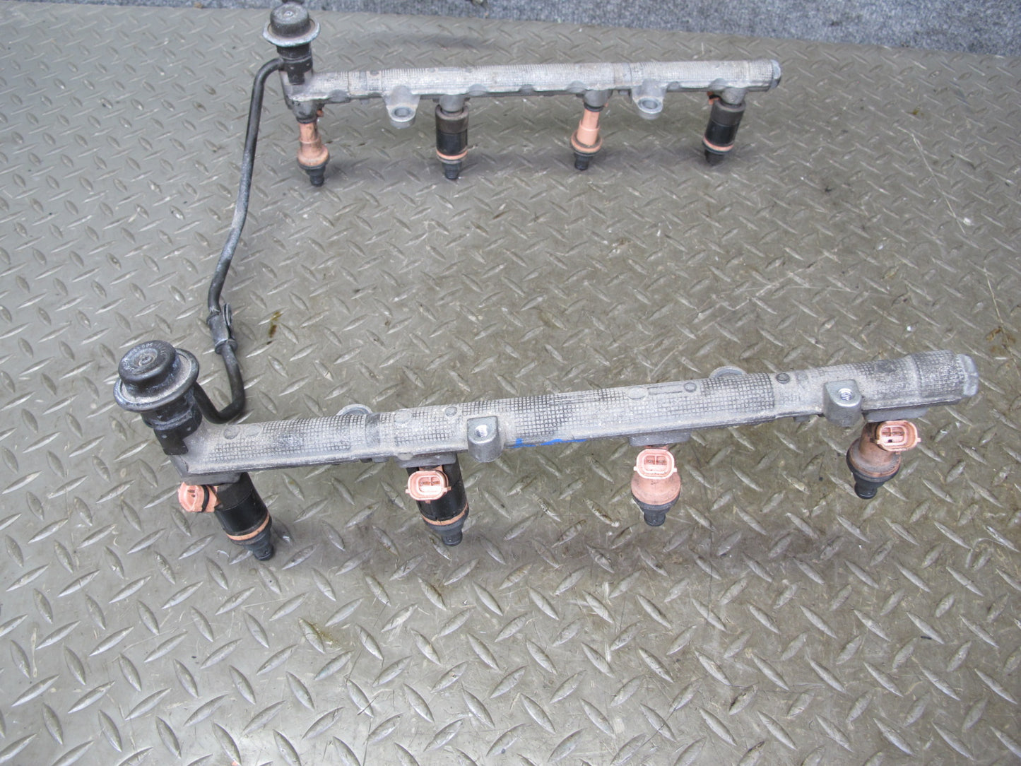 01-06 Lexus LS430 UCF30L Fuel Rail Injector Set Assembly OEM