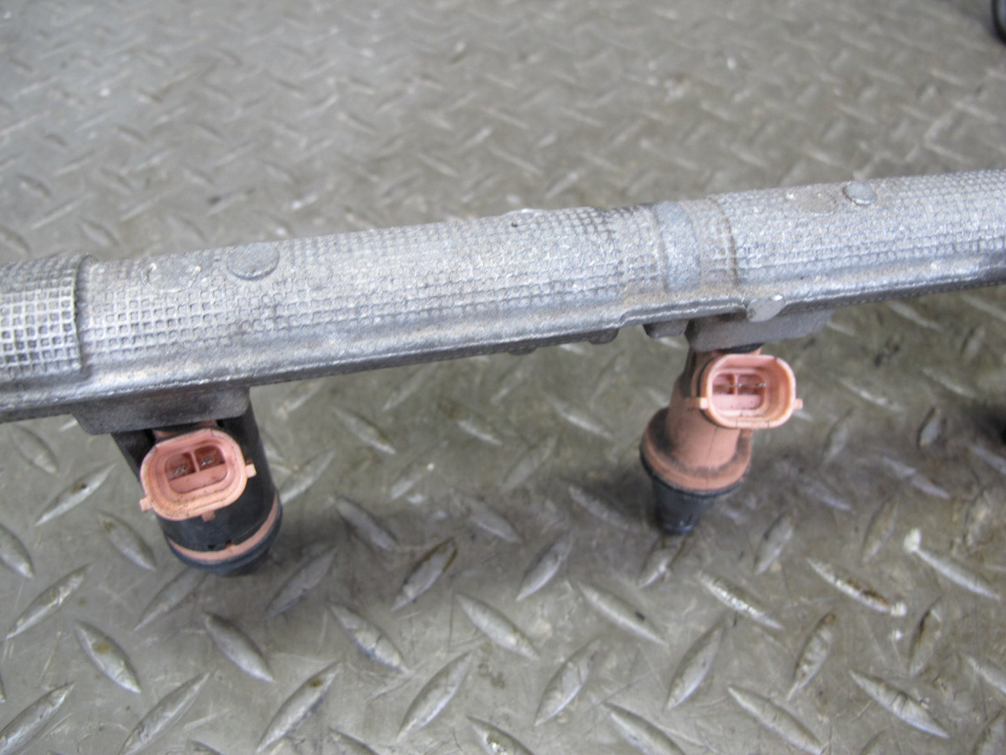 01-06 Lexus LS430 UCF30L Fuel Rail Injector Set Assembly OEM