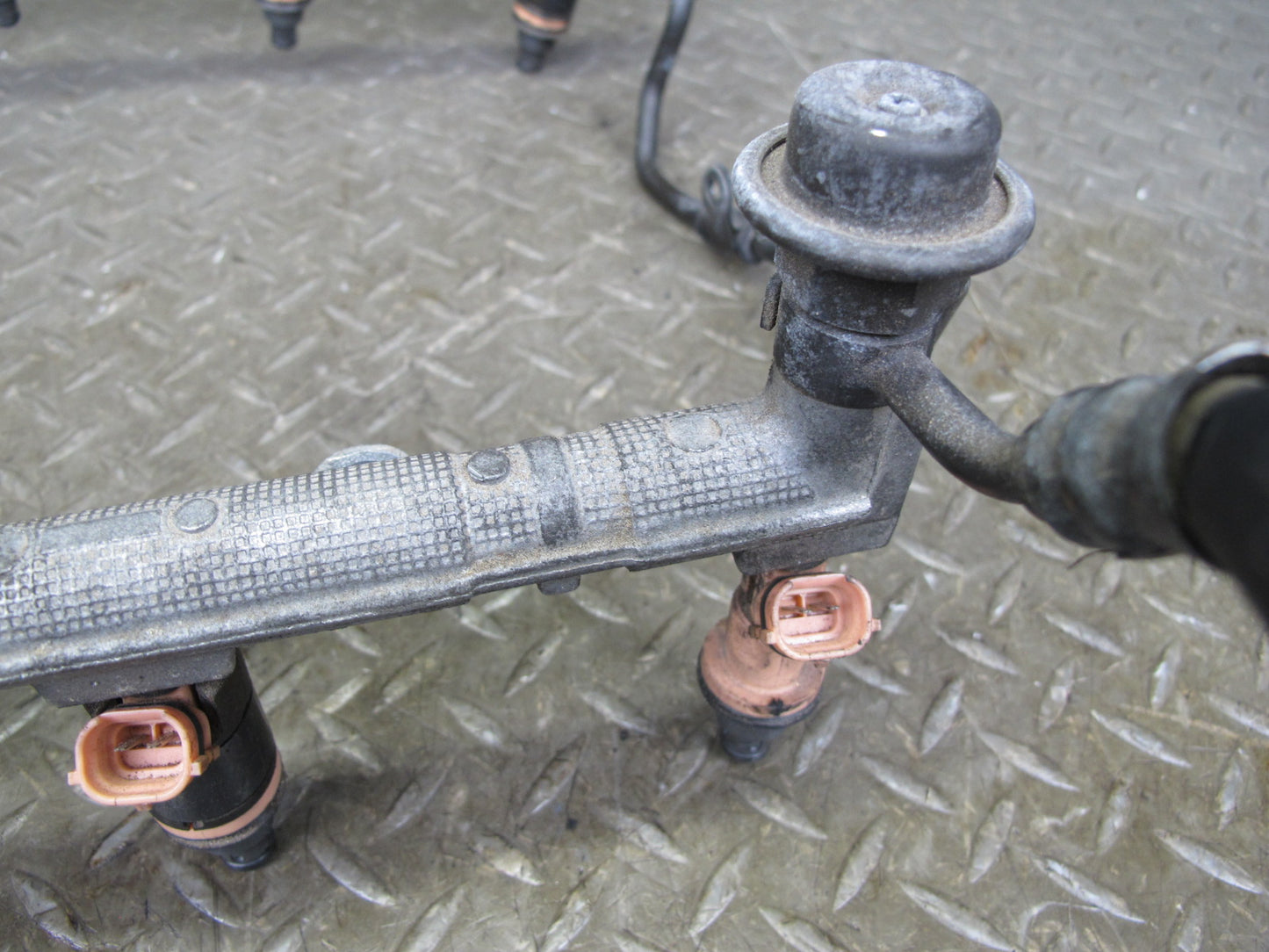 01-06 Lexus LS430 UCF30L Fuel Rail Injector Set Assembly OEM