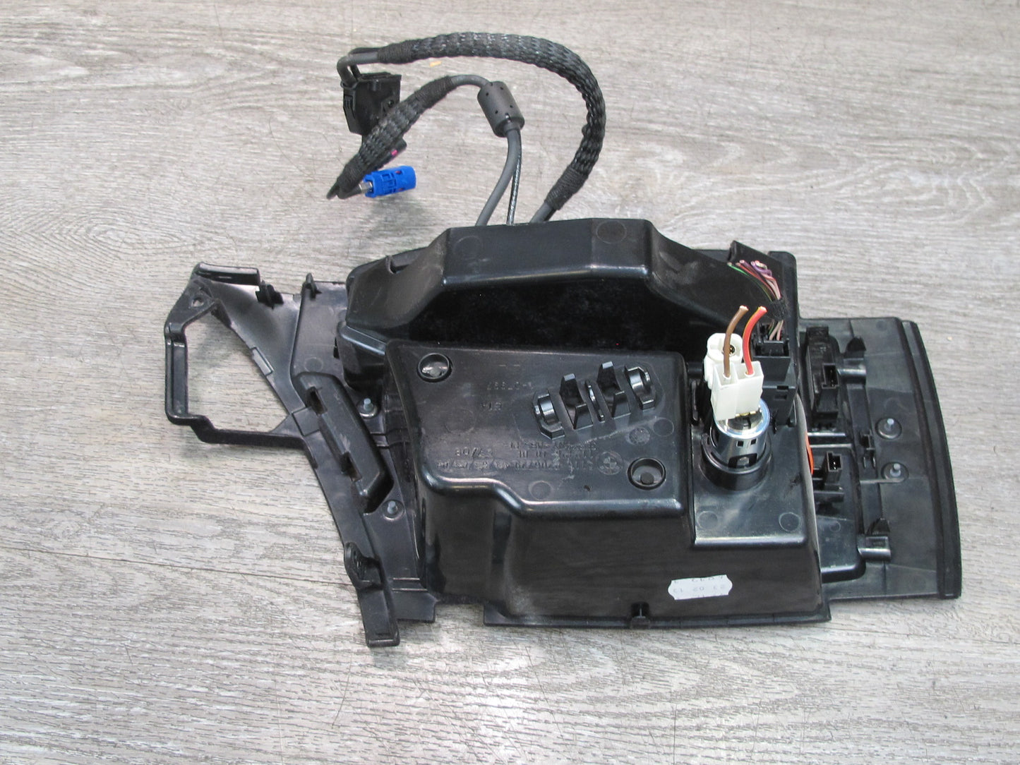 11-16 BMW F07 F10 5-SERIES Center Console Armrest Storage AUX Lighter Socket OEM