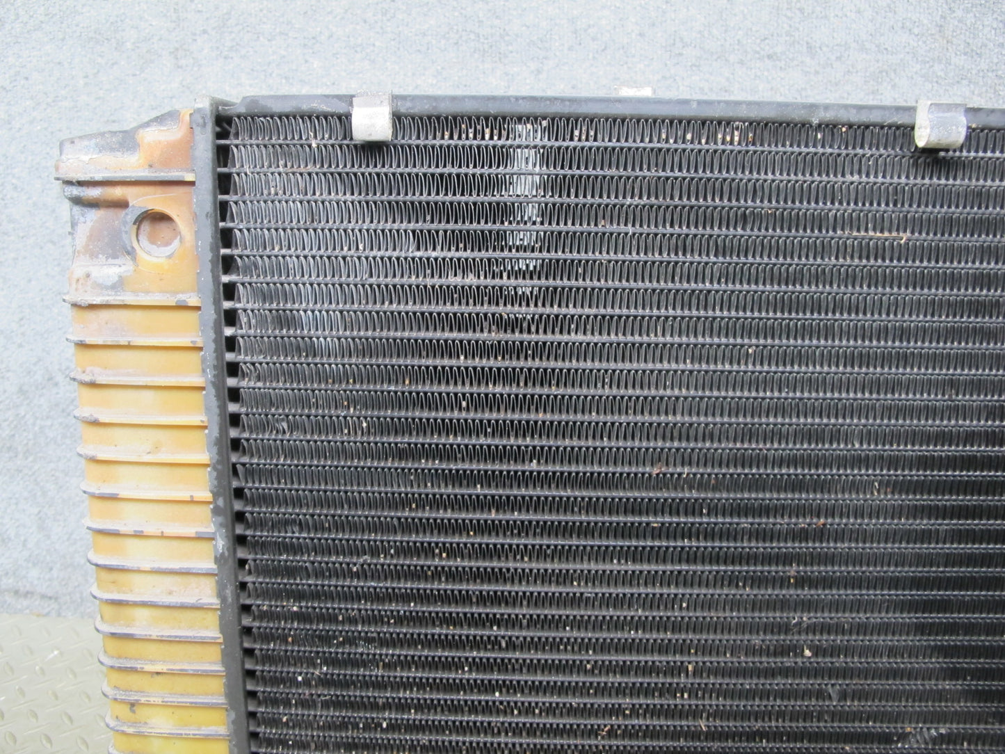 1984-1986 Porsche 928 S A/T Engine Motor Cooling Radiator 92810604201