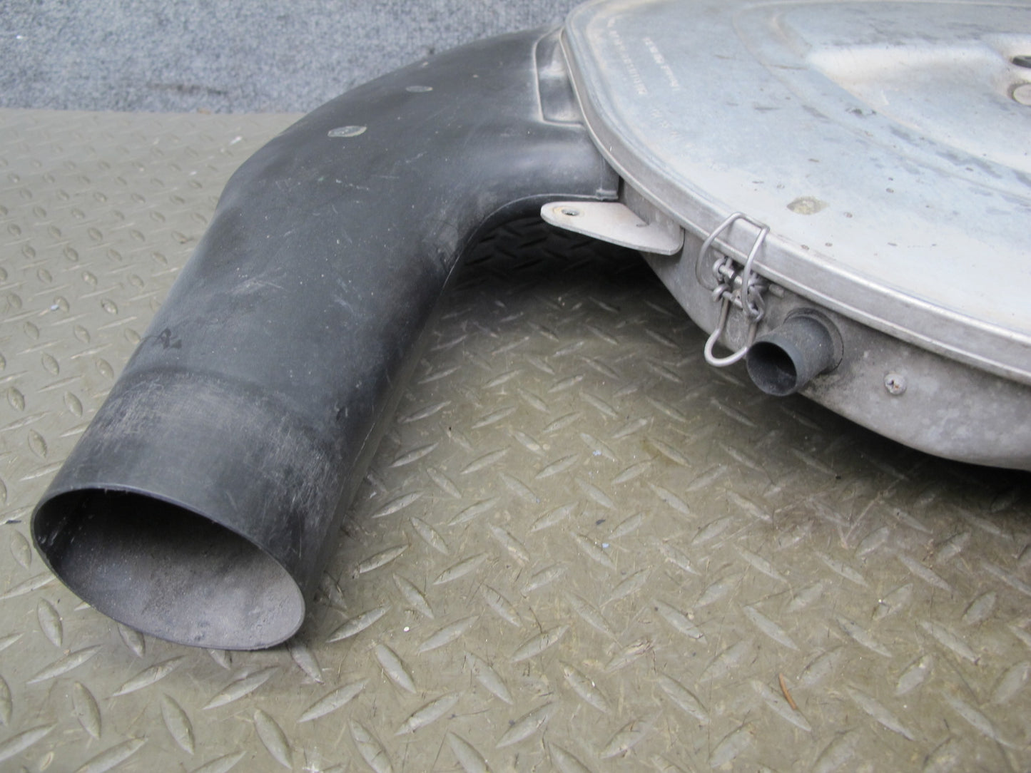 86-91 Mercedes W126 C126 560SEC 560SEL Air Intake Cleaner Filter Box OEM