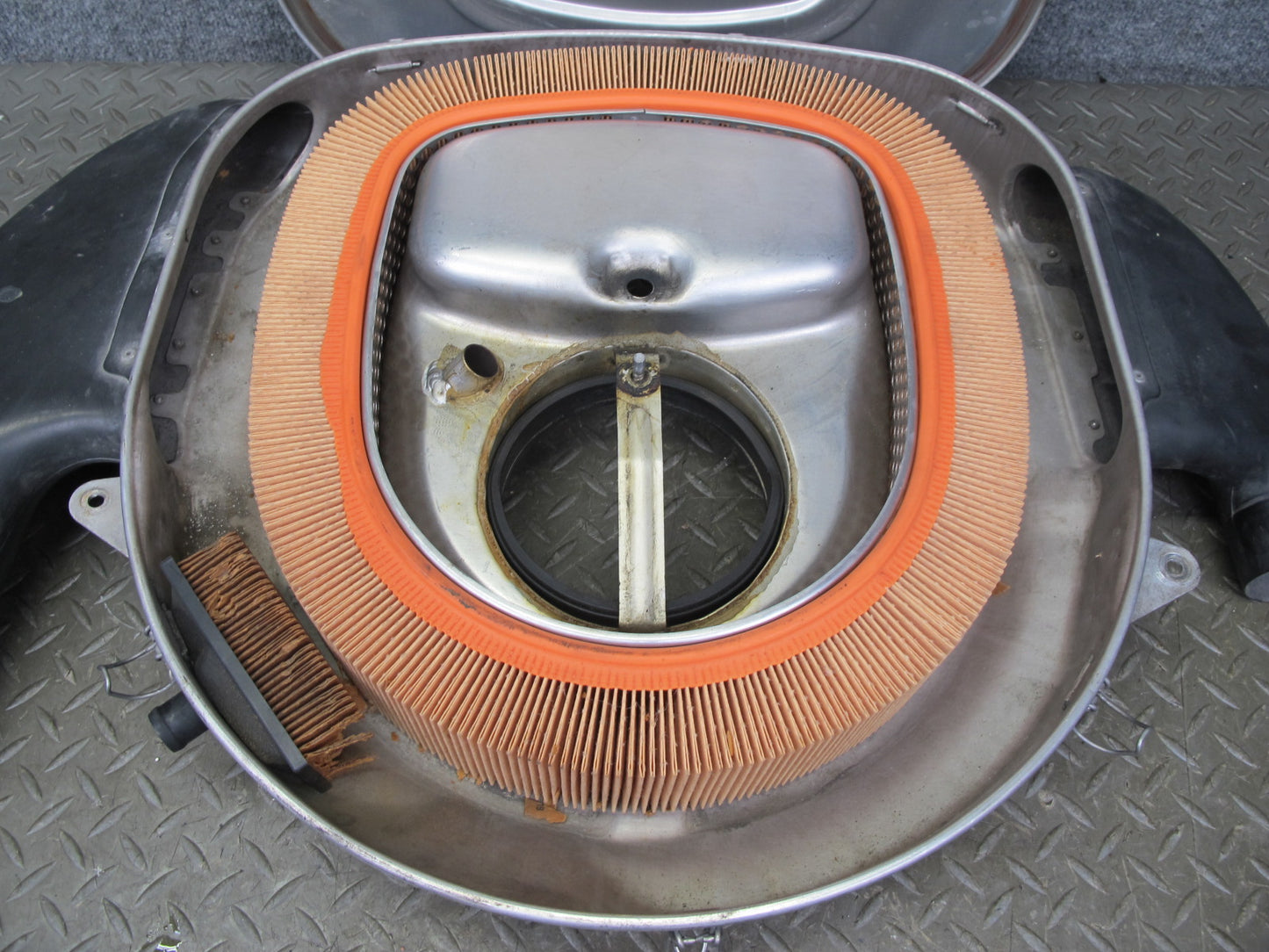 86-91 Mercedes W126 C126 560SEC 560SEL Air Intake Cleaner Filter Box OEM