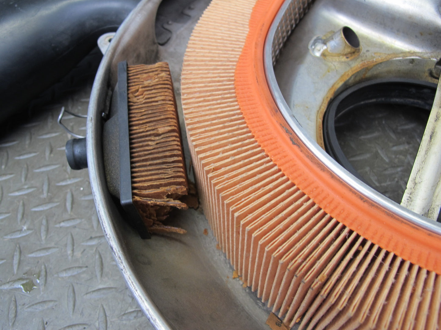 86-91 Mercedes W126 C126 560SEC 560SEL Air Intake Cleaner Filter Box OEM