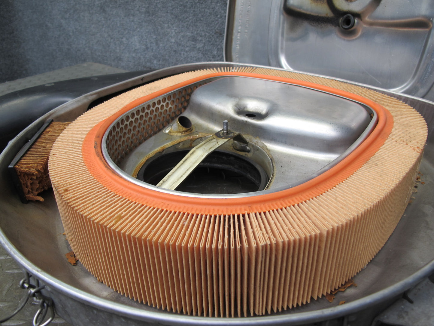 86-91 Mercedes W126 C126 560SEC 560SEL Air Intake Cleaner Filter Box OEM