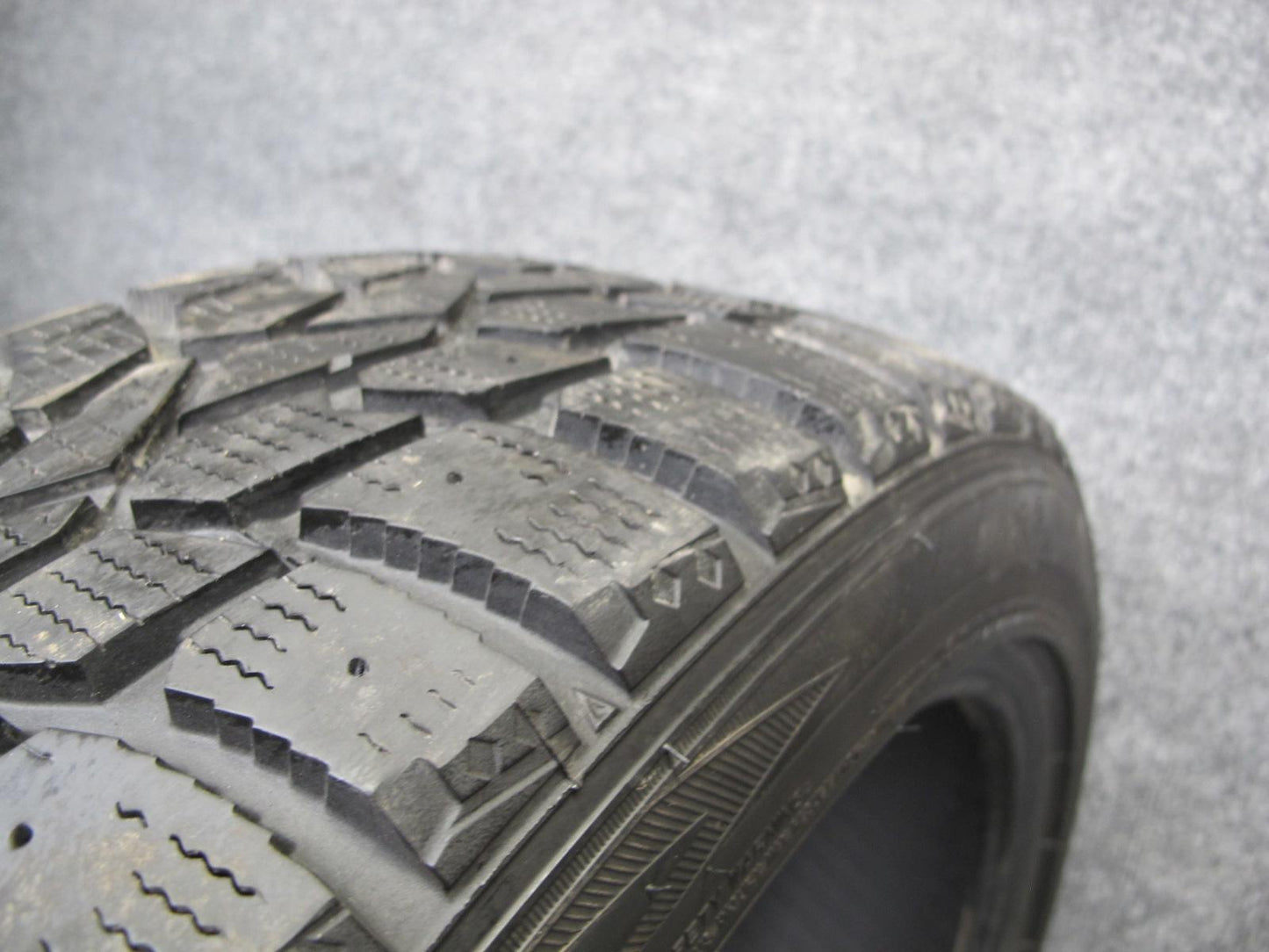 Set of 2 Sumitomo ICE Edge Winter Tire 225/45 R18 91T 2220 8/32" & 9/32" Tread