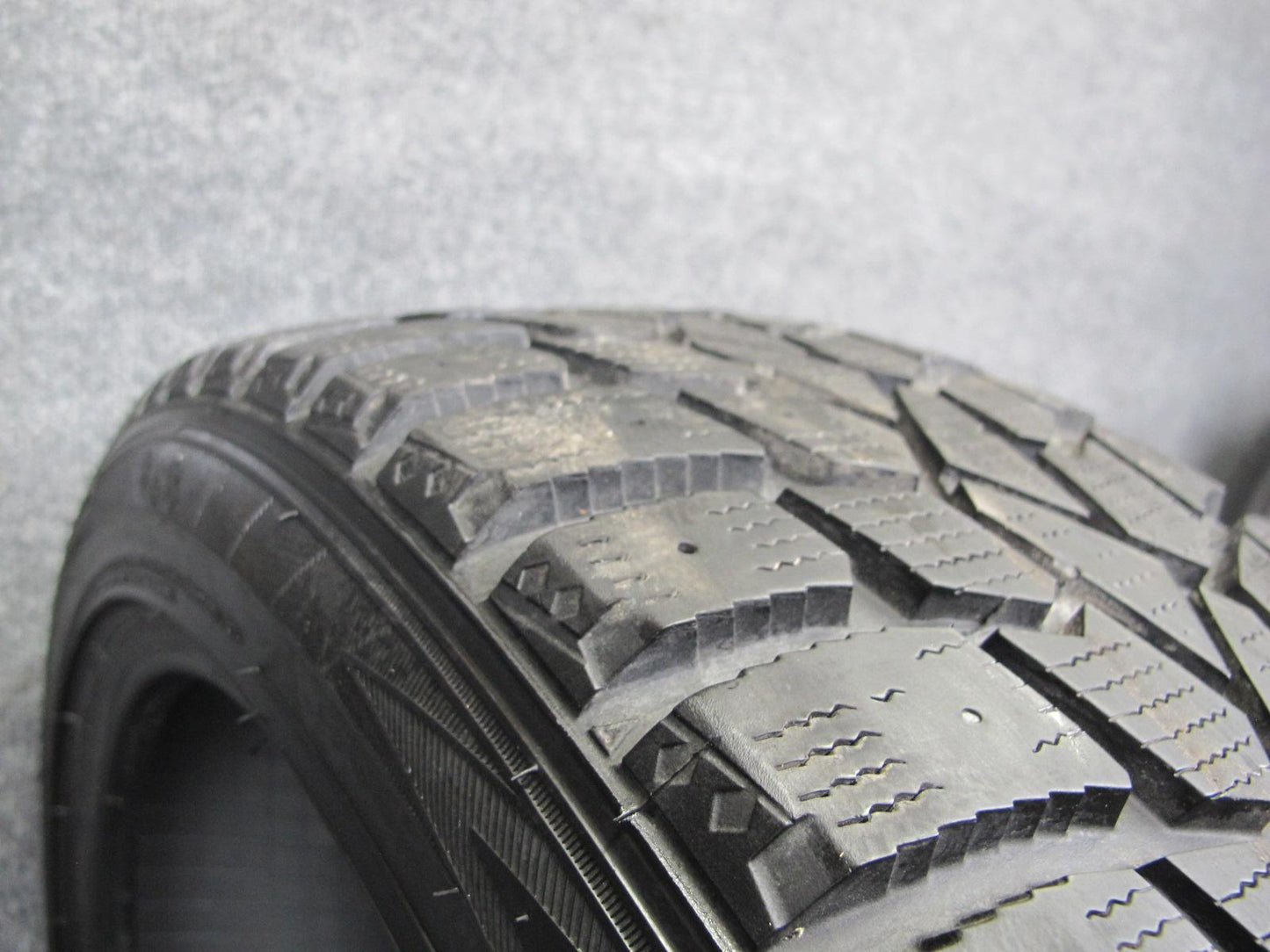 Set of 2 Sumitomo ICE Edge Winter Tire 225/45 R18 91T 2220 8/32" & 9/32" Tread