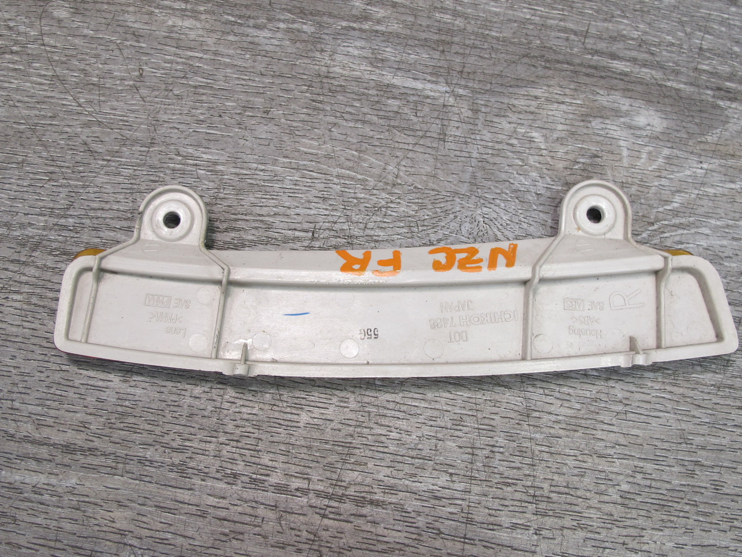 04-05 Nissan 350Z Z33 Convert Front Bumper Right Reflector Marker Light Lamp OEM