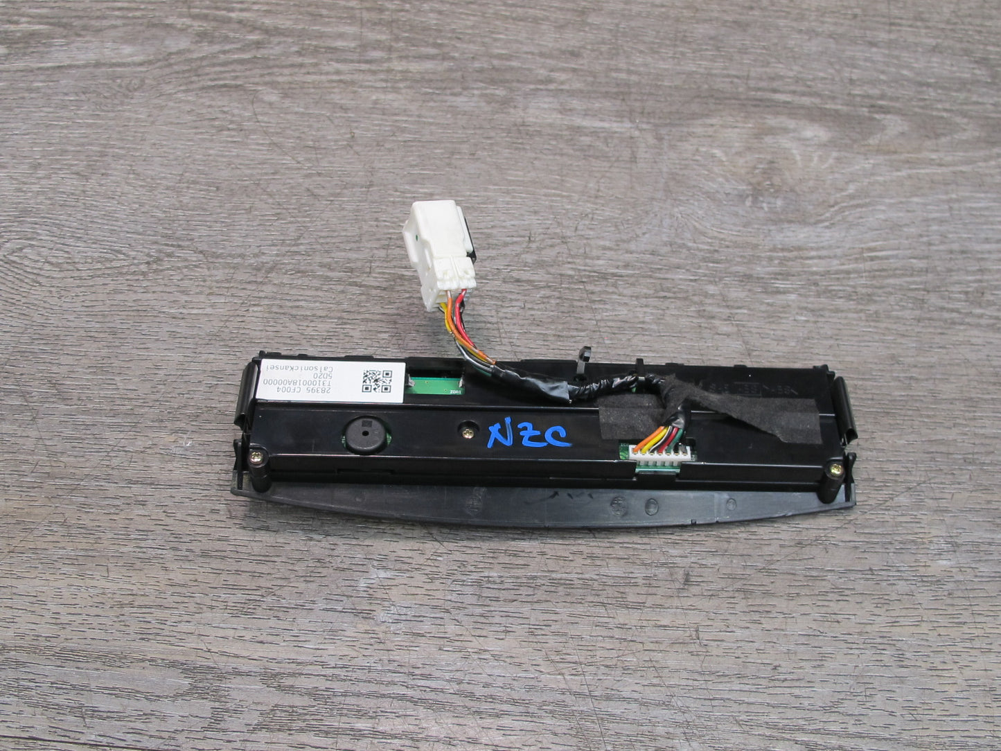 2005 Nissan 350Z Z33 Navigation Screen Control Panel Unit 28395-CF004 OEM