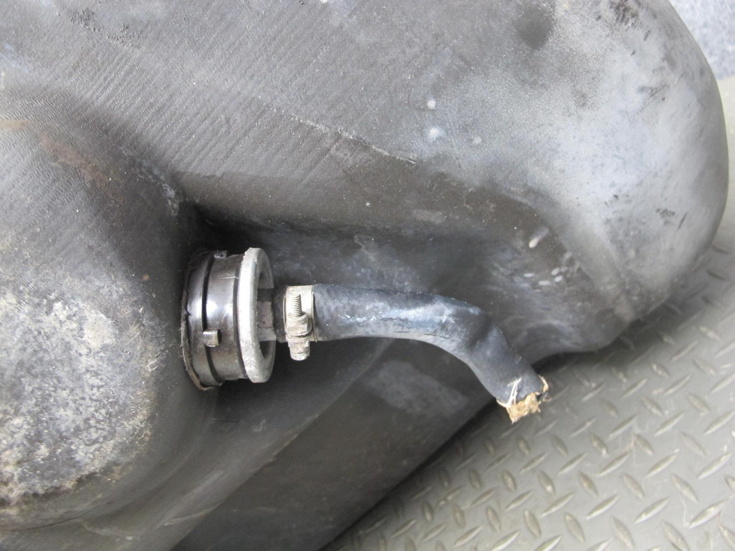 1984-1995 Porsche 928 S Fuel Gas Tank Unit