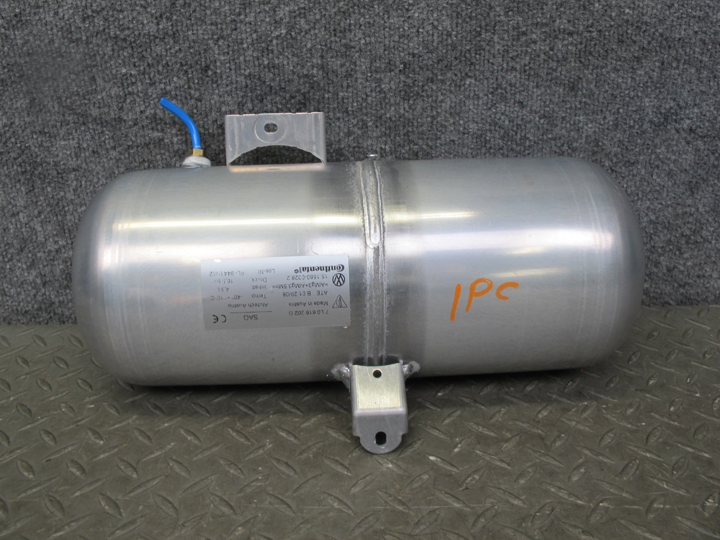 2008-2010 Porsche Cayenne 957 Air Suspension Self Leveling Accumulator Tank