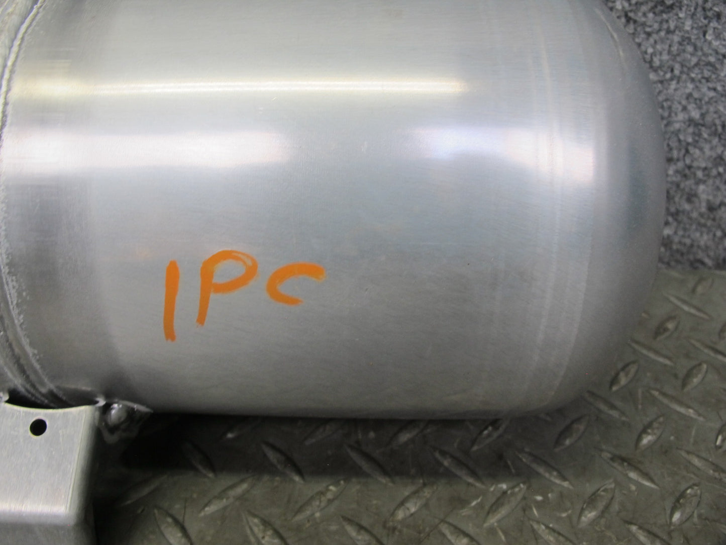2008-2010 Porsche Cayenne 957 Air Suspension Self Leveling Accumulator Tank