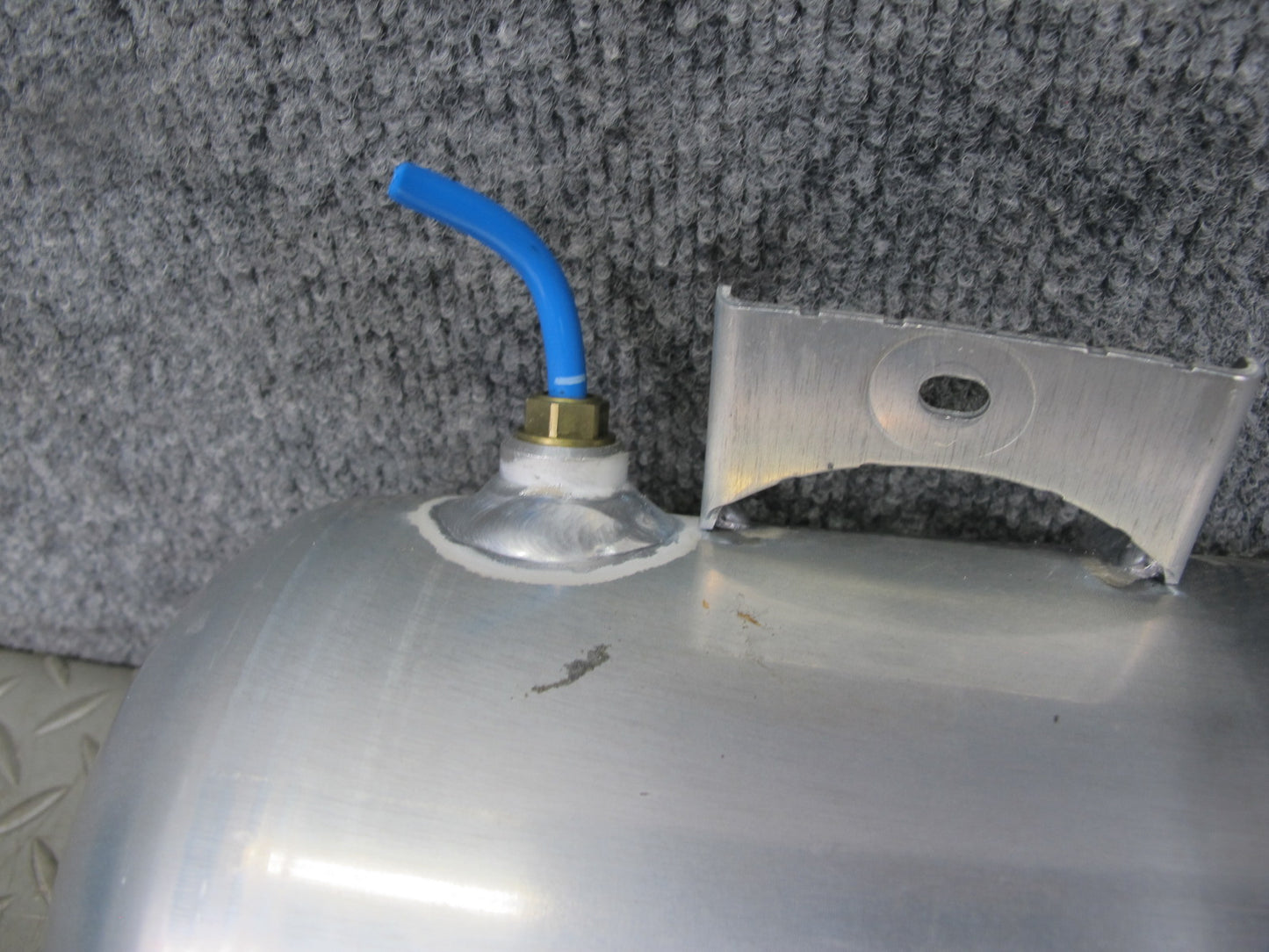 2008-2010 Porsche Cayenne 957 Air Suspension Self Leveling Accumulator Tank