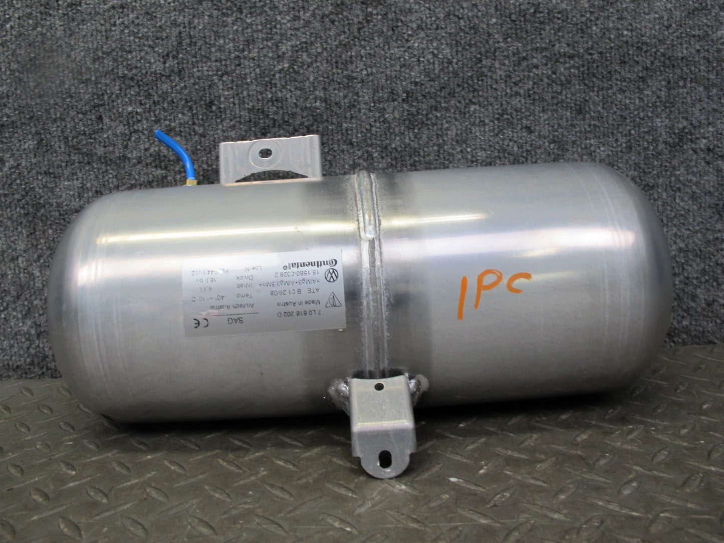 2008-2010 Porsche Cayenne 957 Air Suspension Self Leveling Accumulator Tank