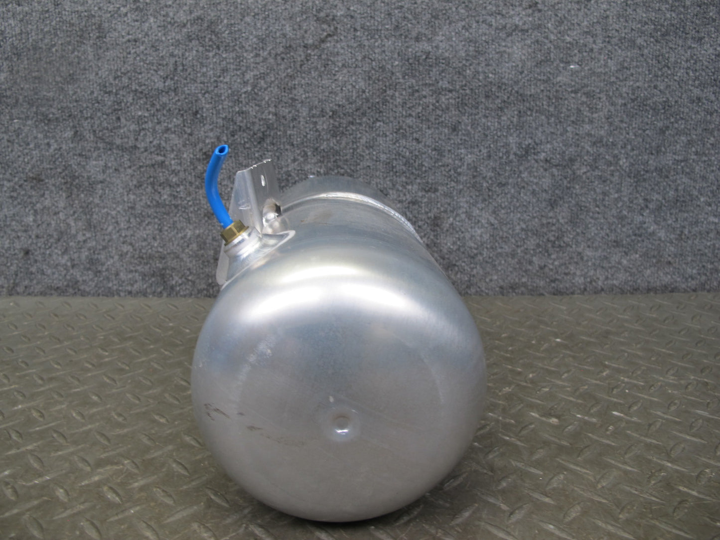 2008-2010 Porsche Cayenne 957 Air Suspension Self Leveling Accumulator Tank