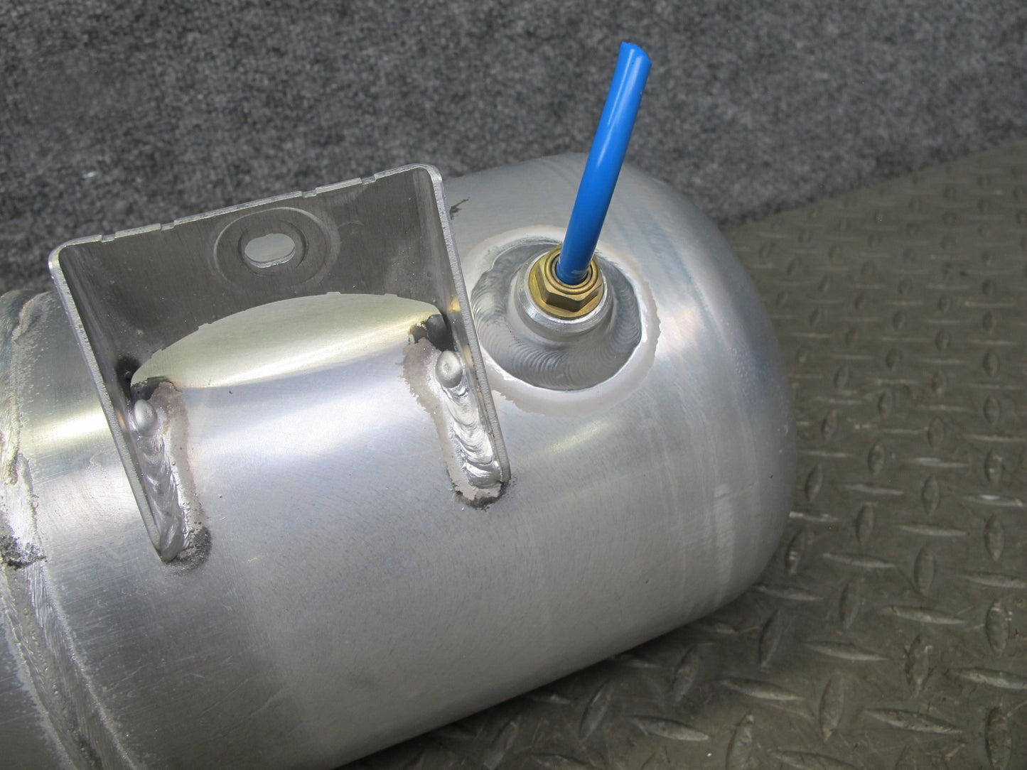 2008-2010 Porsche Cayenne 957 Air Suspension Self Leveling Accumulator Tank