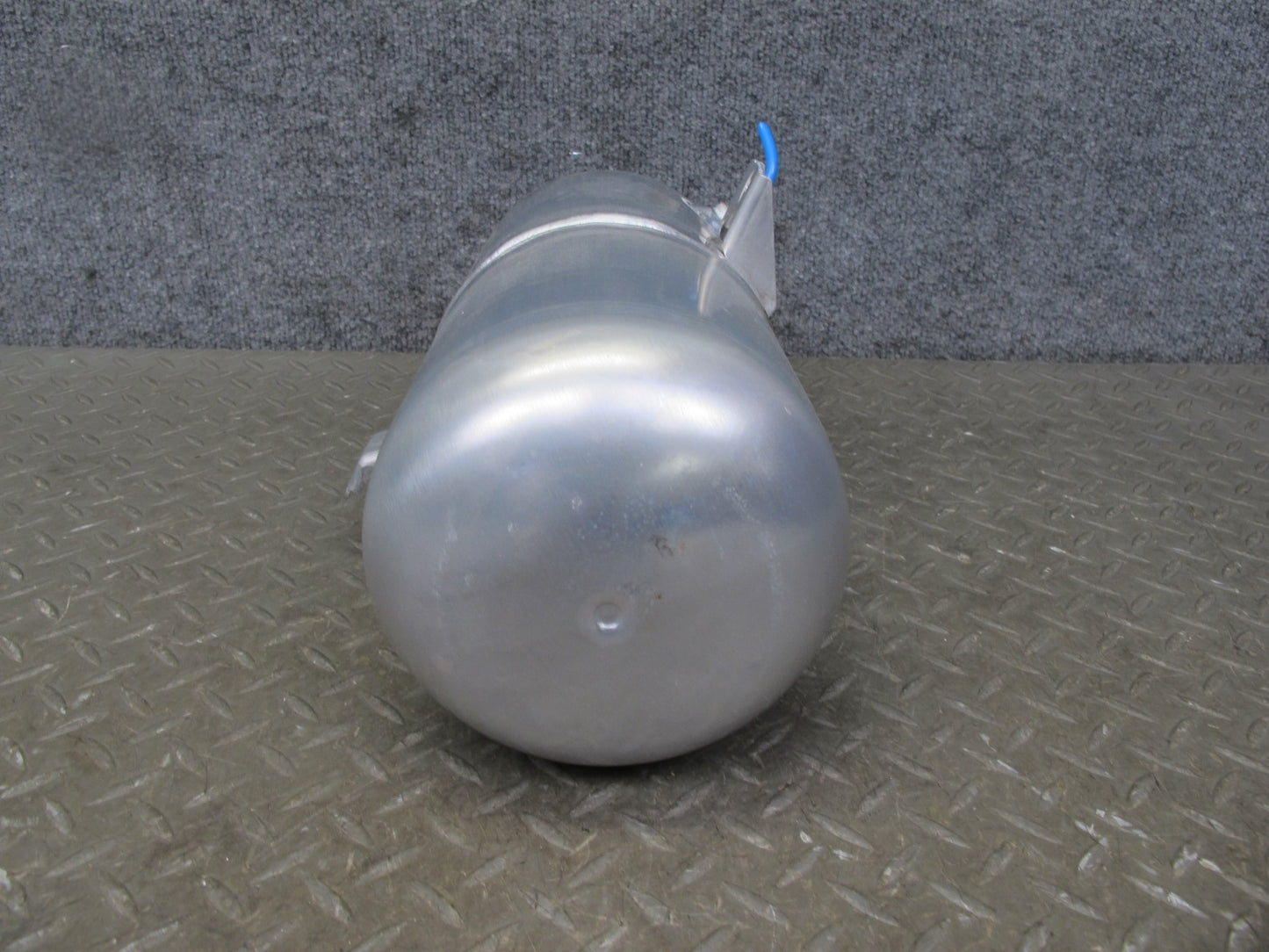 2008-2010 Porsche Cayenne 957 Air Suspension Self Leveling Accumulator Tank