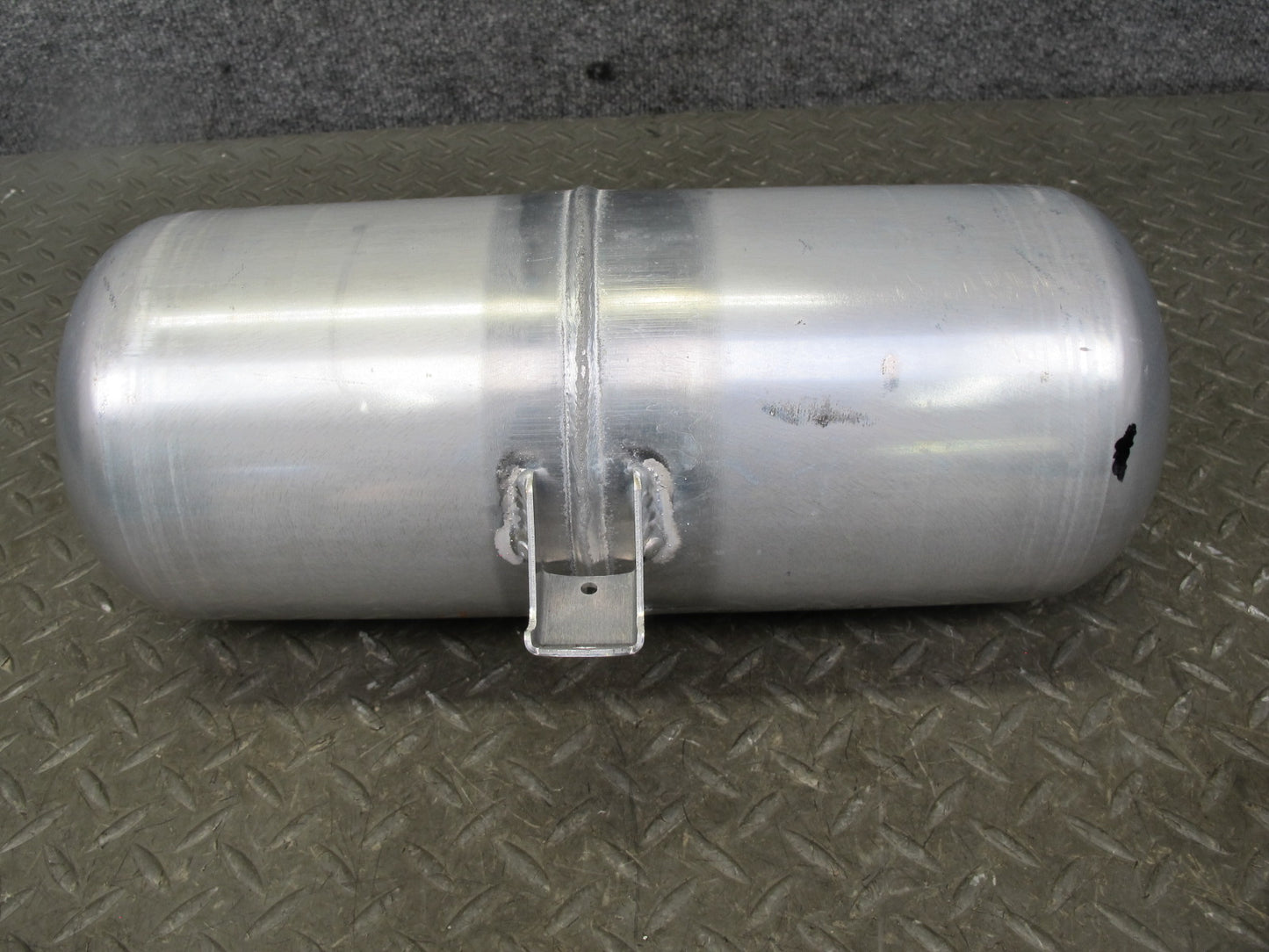 2008-2010 Porsche Cayenne 957 Air Suspension Self Leveling Accumulator Tank