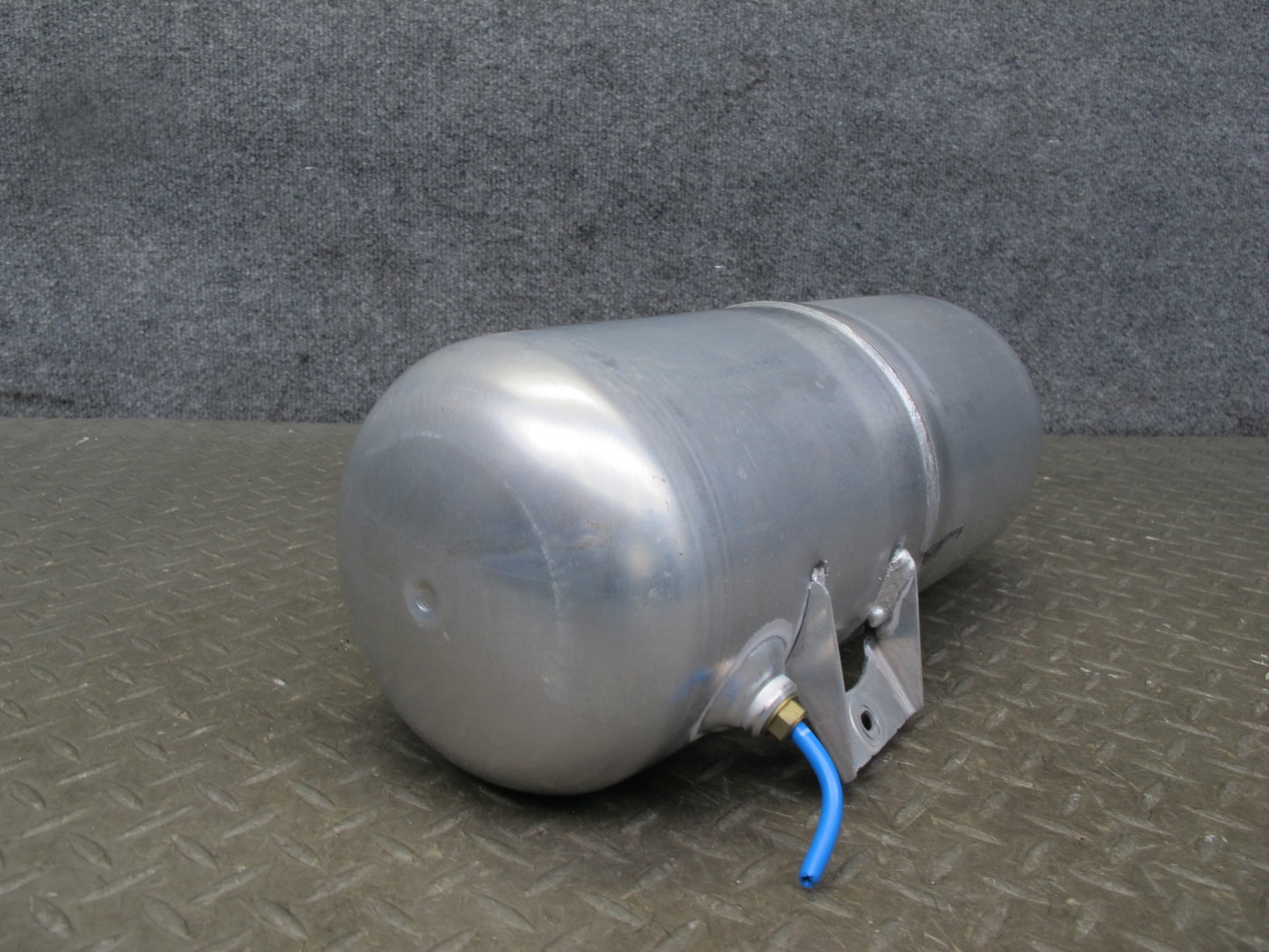 2008-2010 Porsche Cayenne 957 Air Suspension Self Leveling Accumulator Tank