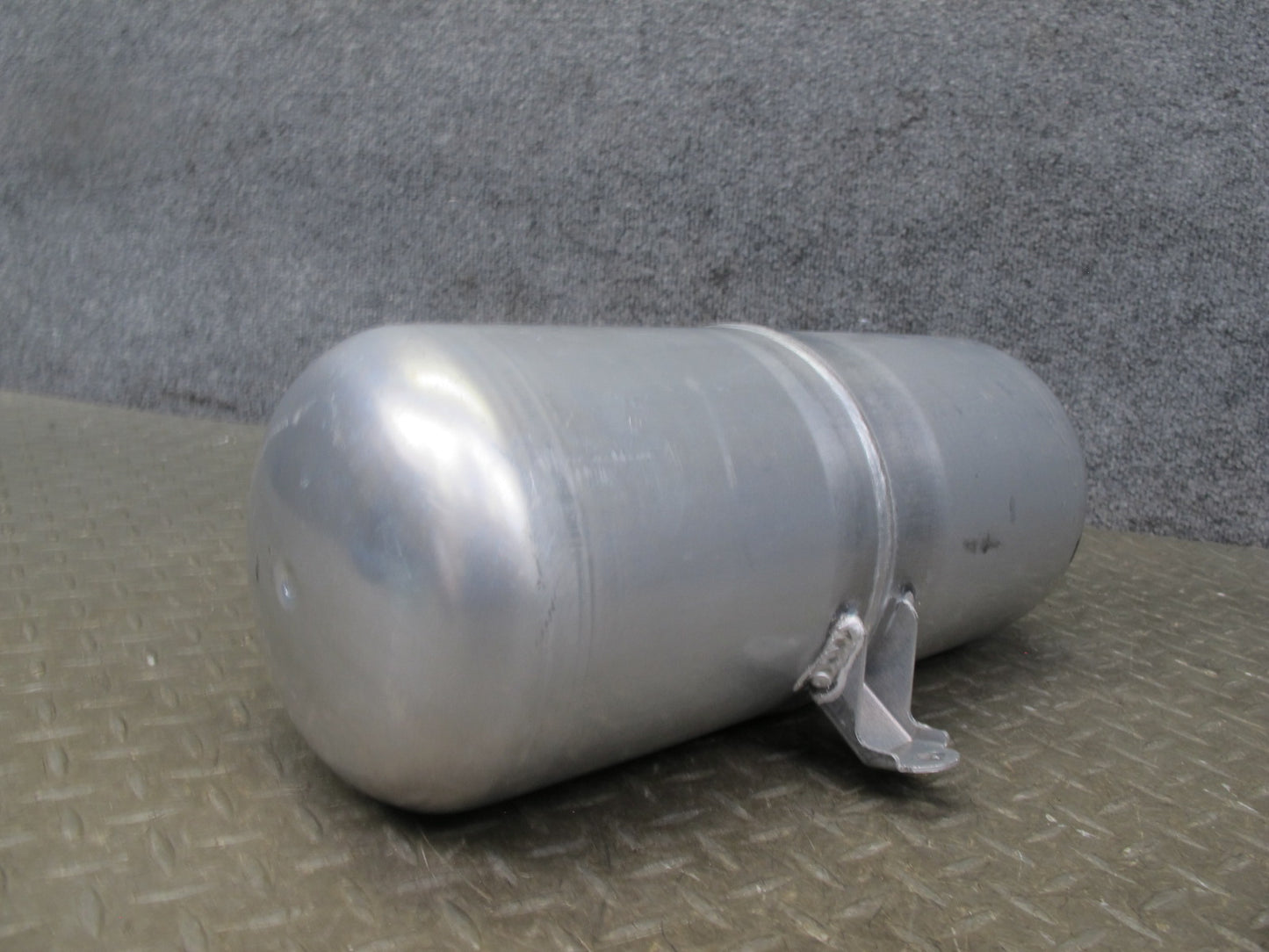 2008-2010 Porsche Cayenne 957 Air Suspension Self Leveling Accumulator Tank