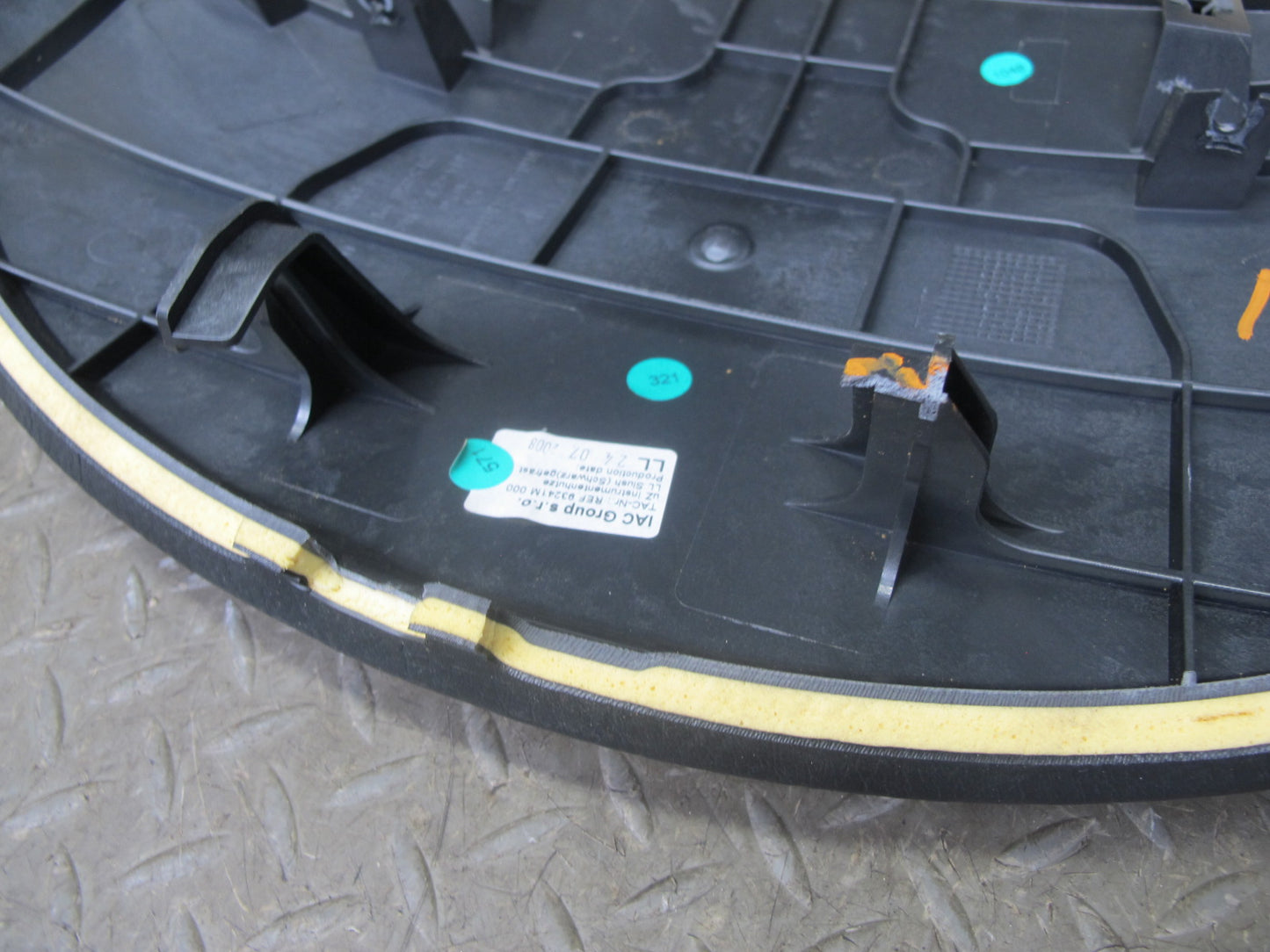 2003-2010 Porsche Cayenne 957 Instrument Cluster Speedometer Dash Trim Panel