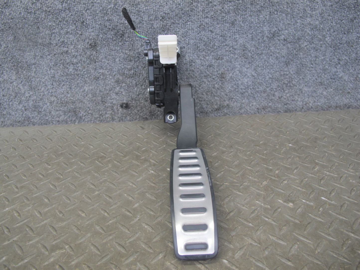 2008-2010 Porsche Cayenne 957 Gas Throttle Accelerator Pedal 7L0723507D