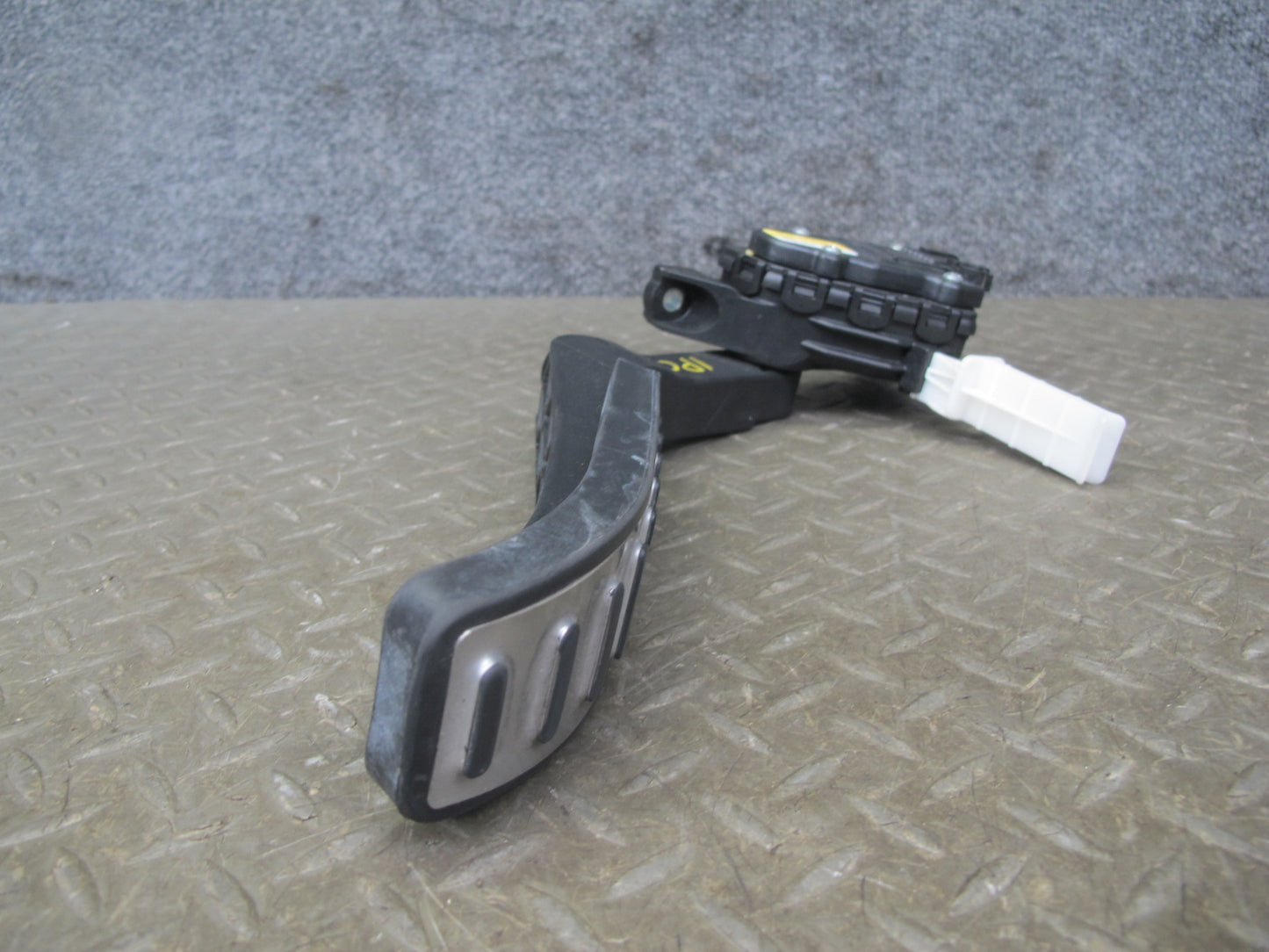 2008-2010 Porsche Cayenne 957 Gas Throttle Accelerator Pedal 7L0723507D