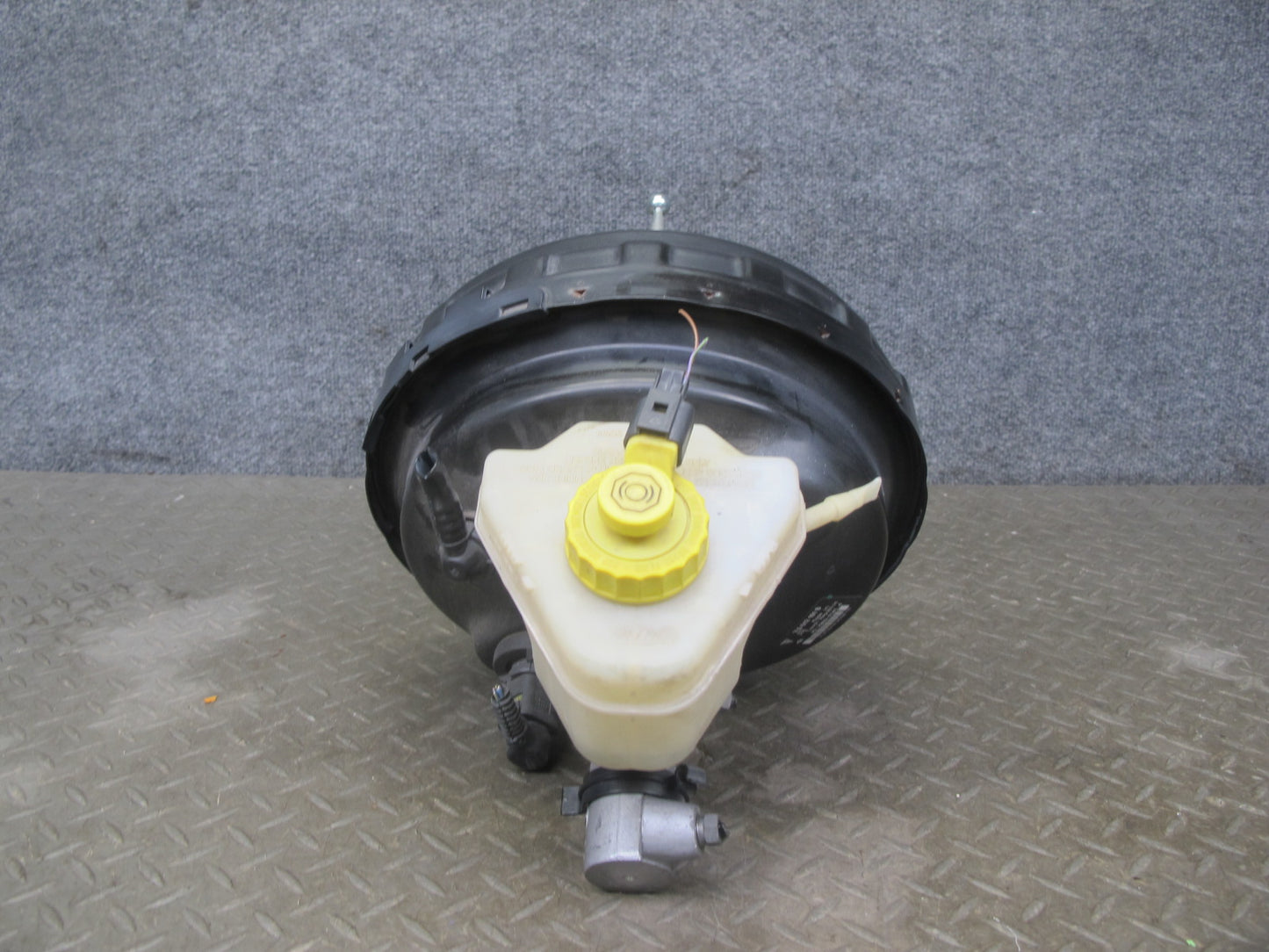 2008-2010 Porsche Cayenne 957 Power Brake Booster W/ Master Cylinder