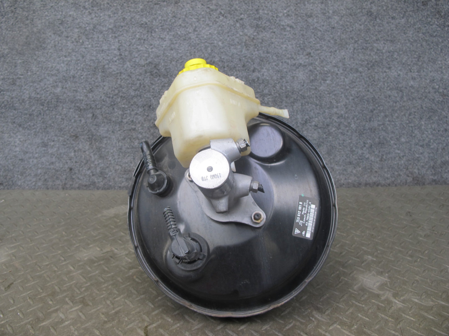 2008-2010 Porsche Cayenne 957 Power Brake Booster W/ Master Cylinder